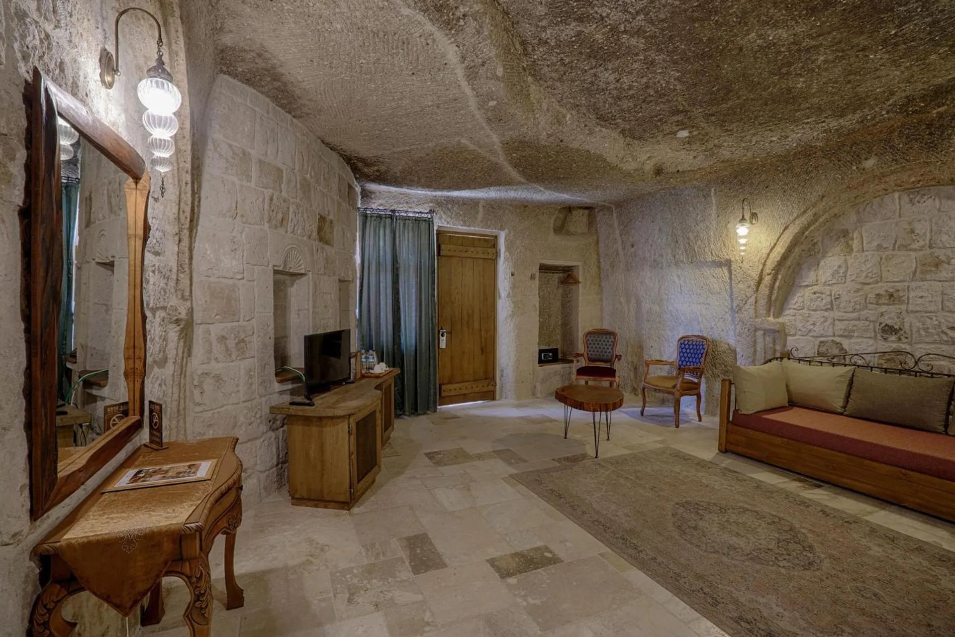 Living room, Bed in Hera Cave Suites