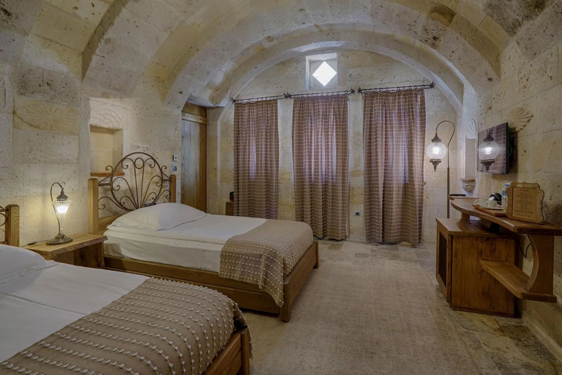 Bedroom, Bed in Hera Cave Suites