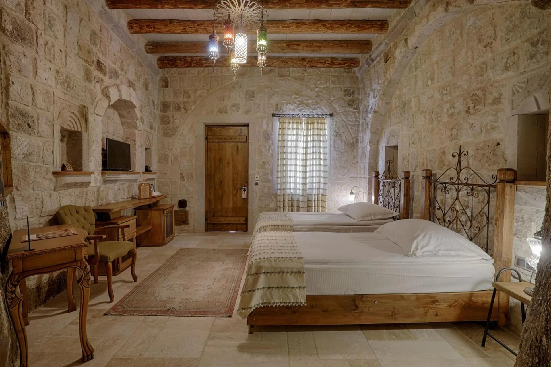 Bedroom, Bed in Hera Cave Suites