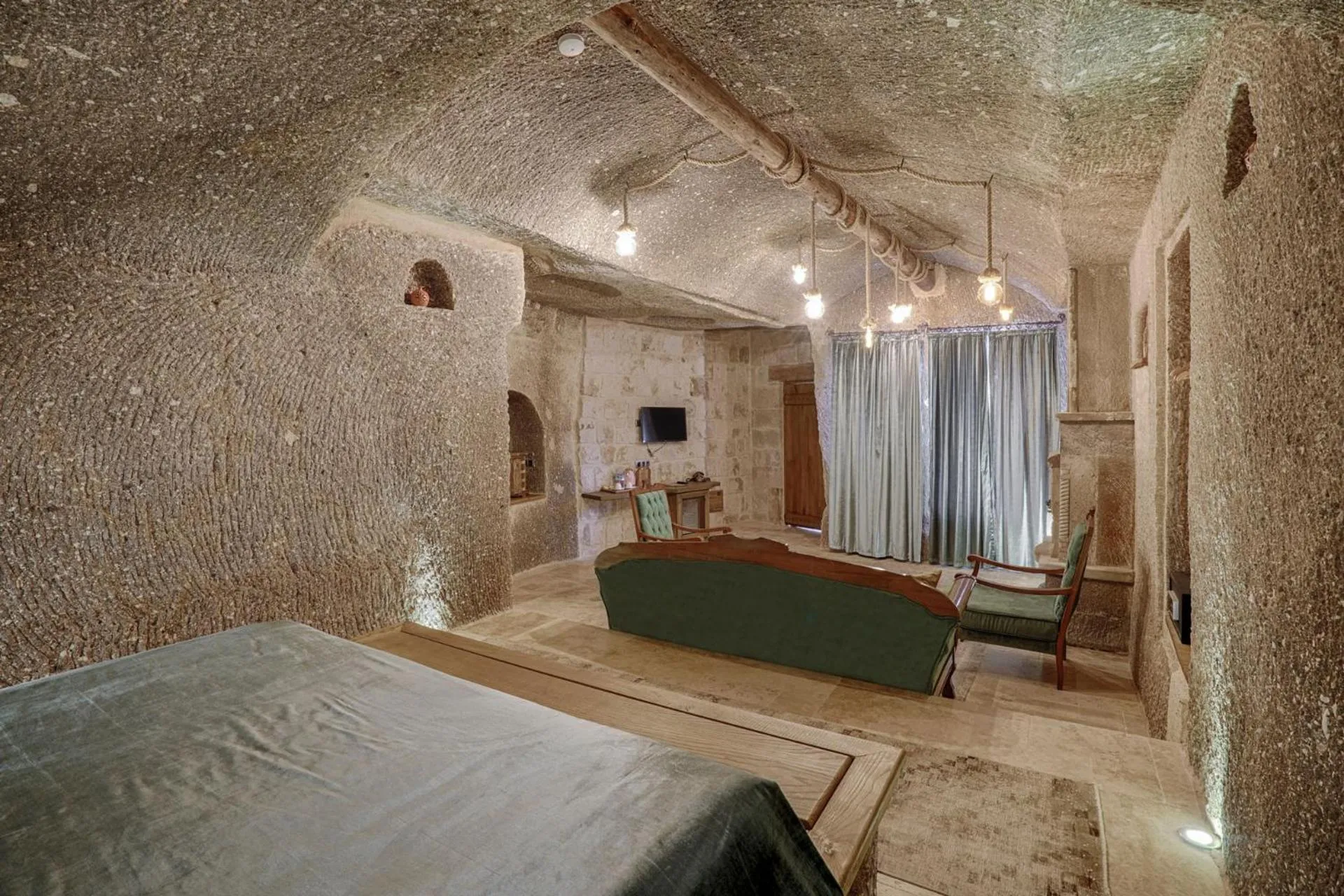 Living room, Bed in Hera Cave Suites