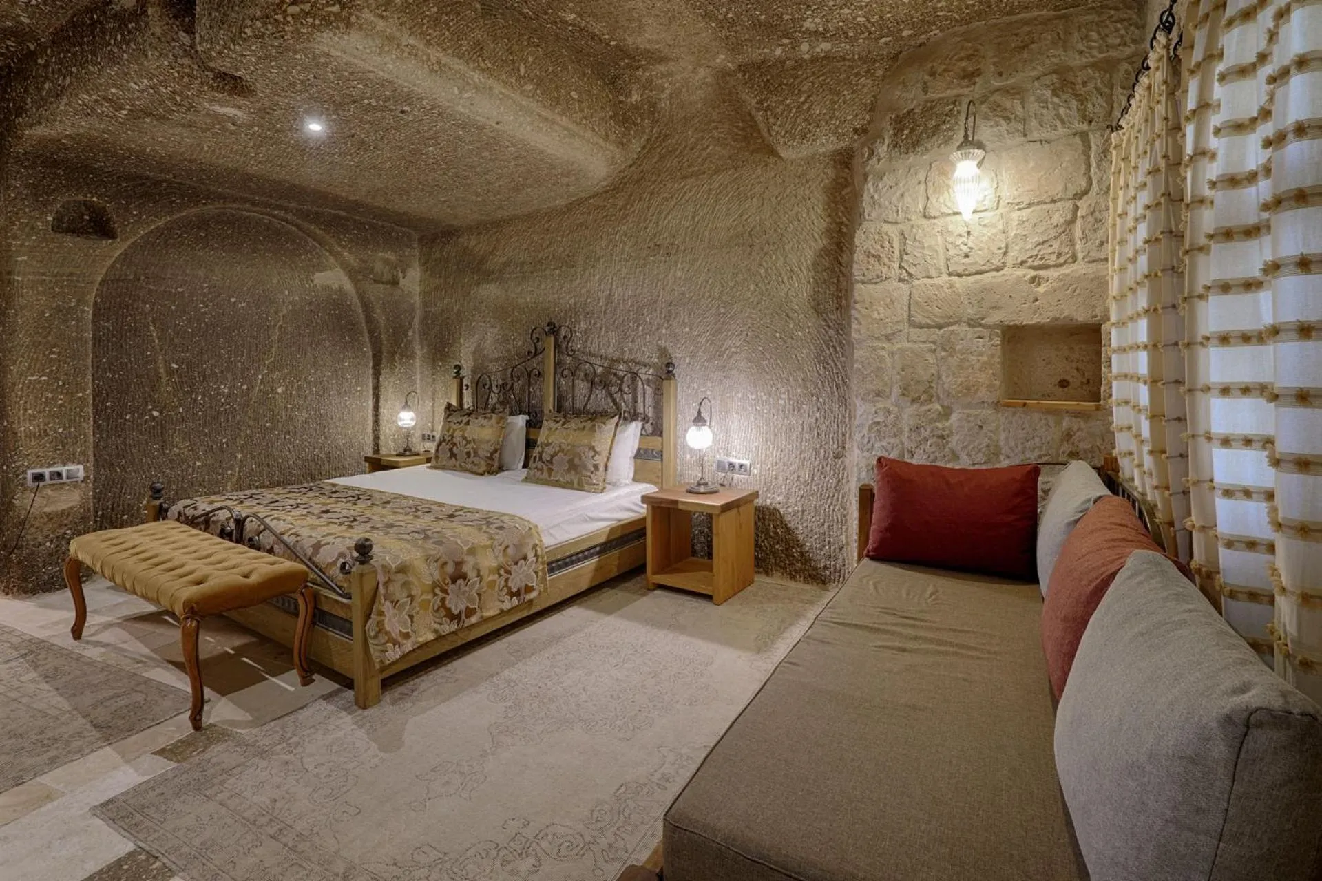 Bedroom, Bed in Hera Cave Suites
