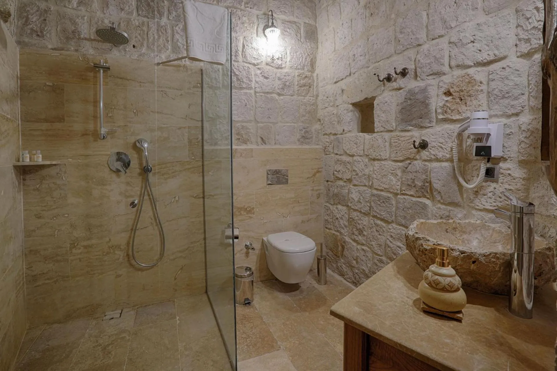 Bathroom in Hera Cave Suites