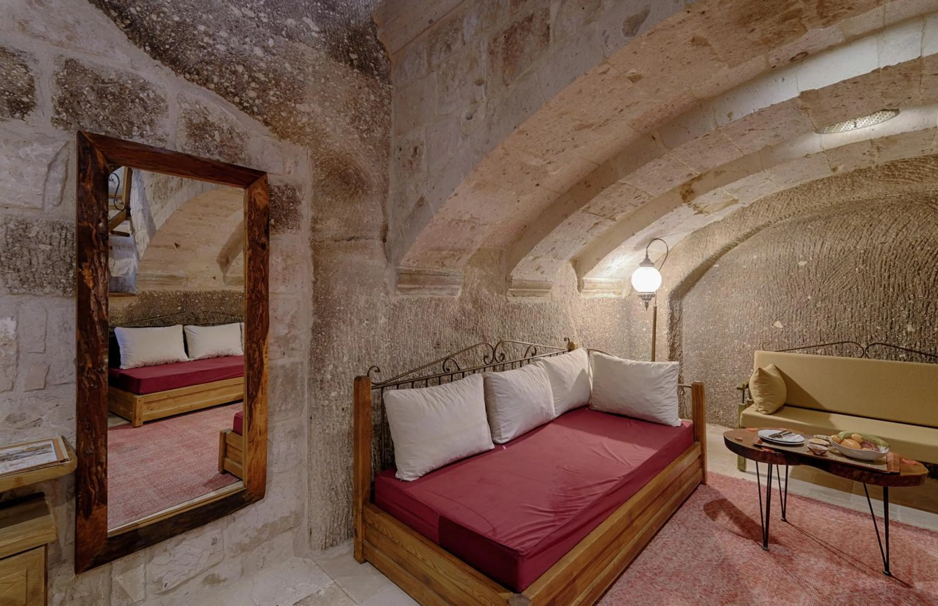 Seating area, Bed in Hera Cave Suites