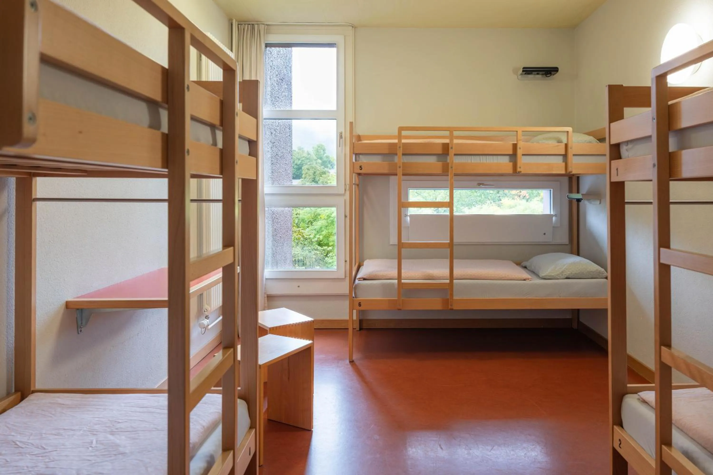 Bedroom, Bed in Zurich Youth Hostel