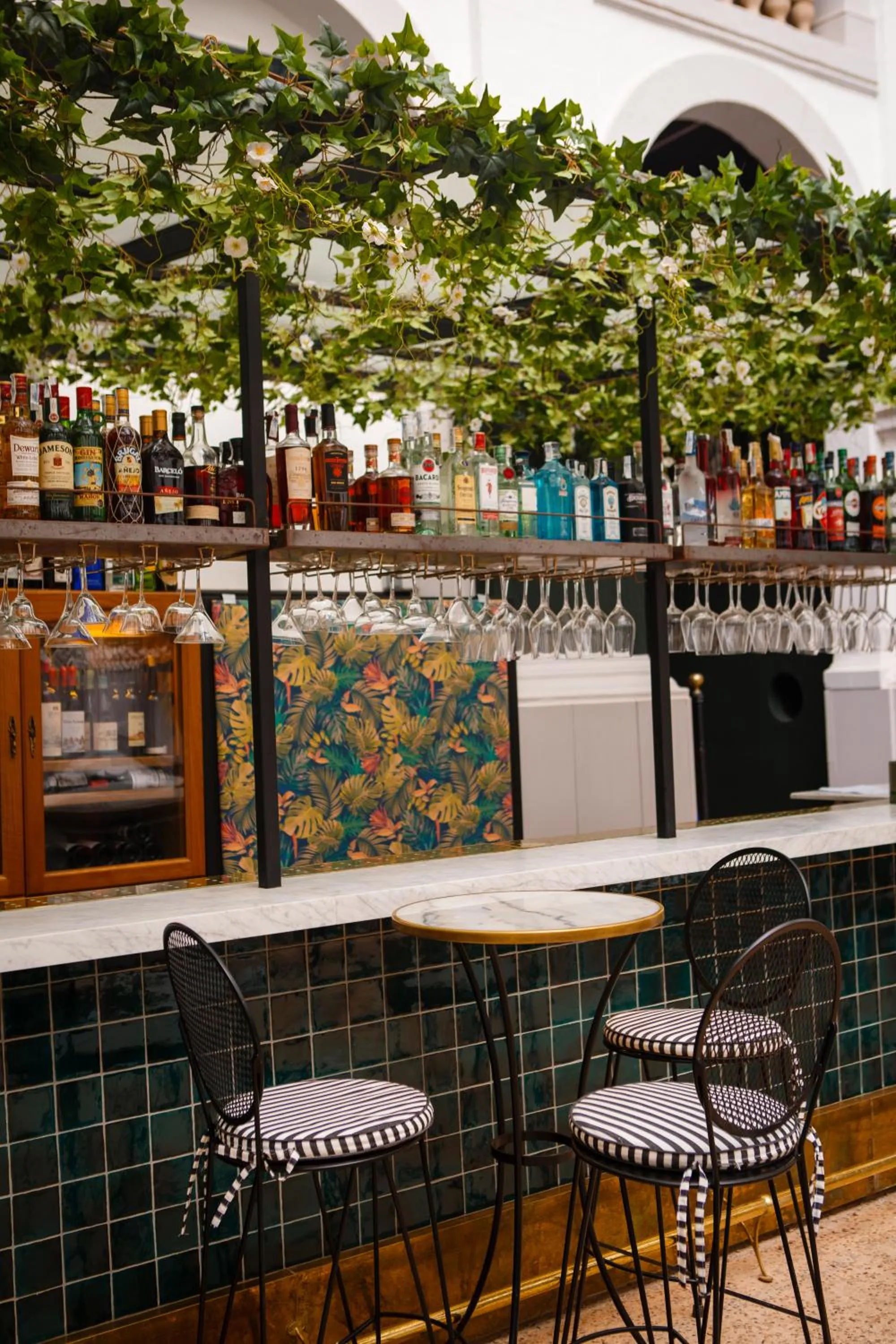 Restaurant/places to eat in Hotel Born