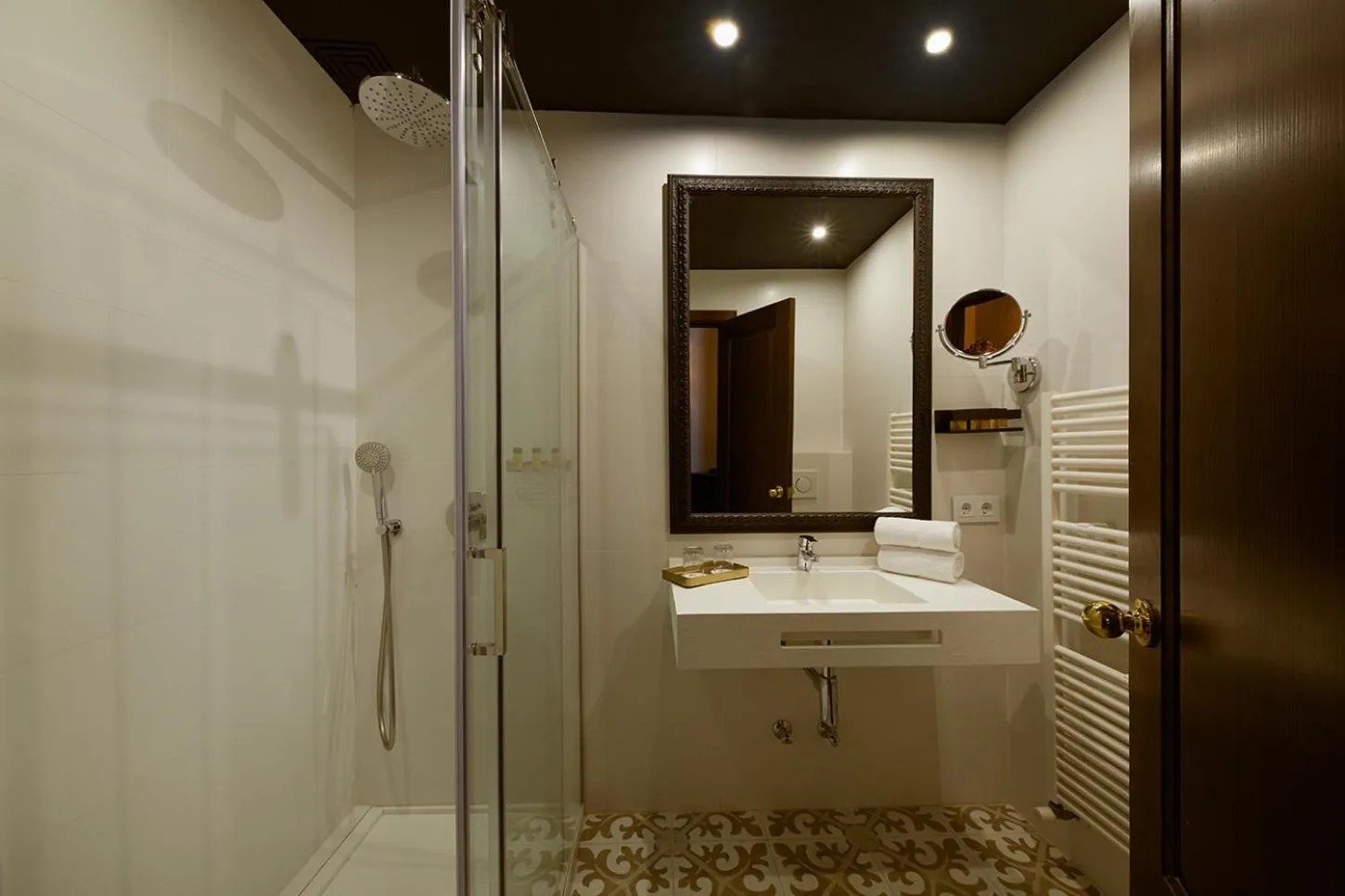 Bathroom in Hotel Born