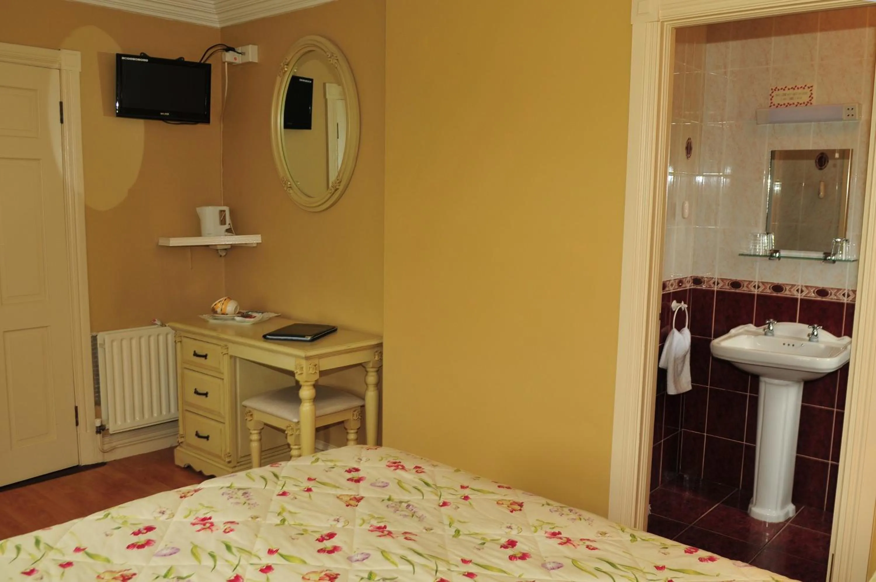 Bedroom in Killererin House B&B