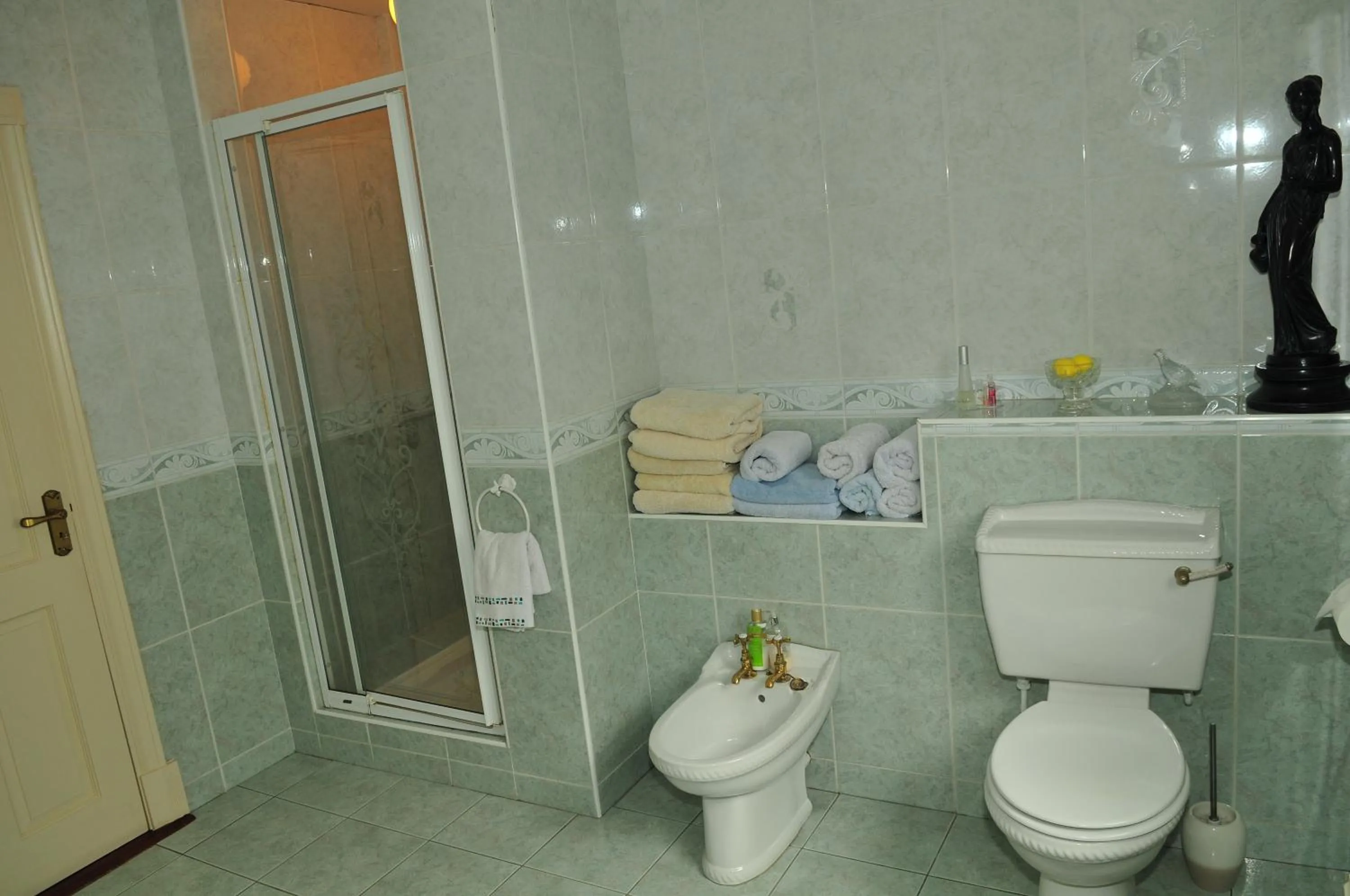 Bathroom in Killererin House B&B