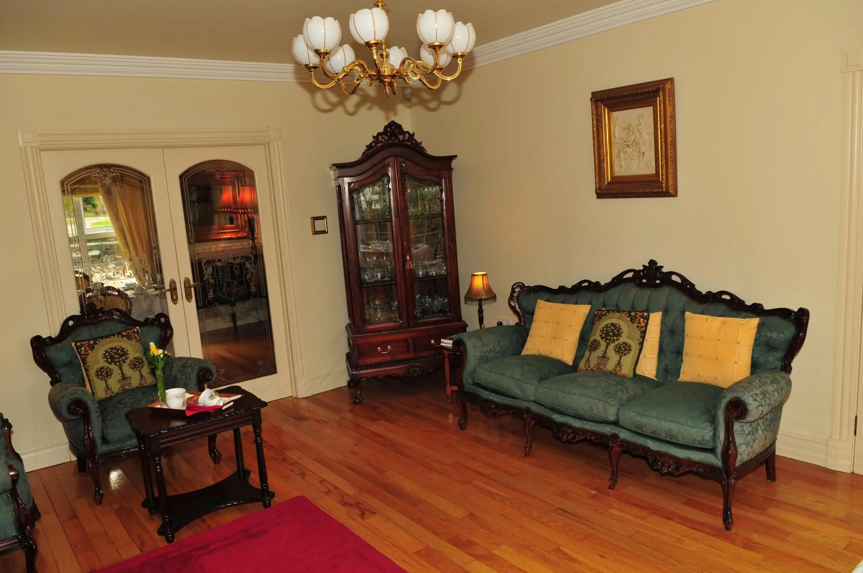 Communal lounge/ TV room in Killererin House B&B