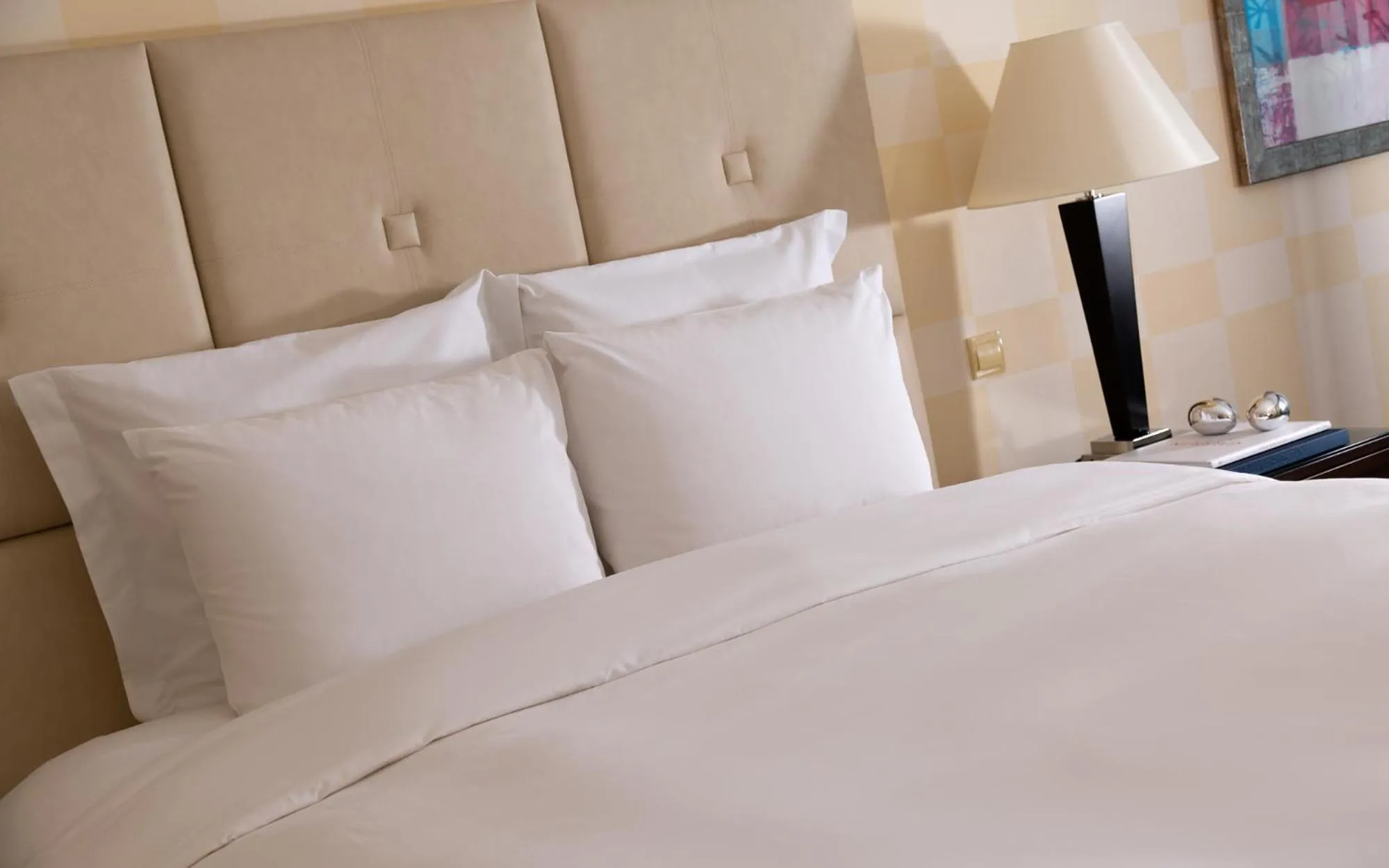 Property building, Bed in Renaissance by Sulo