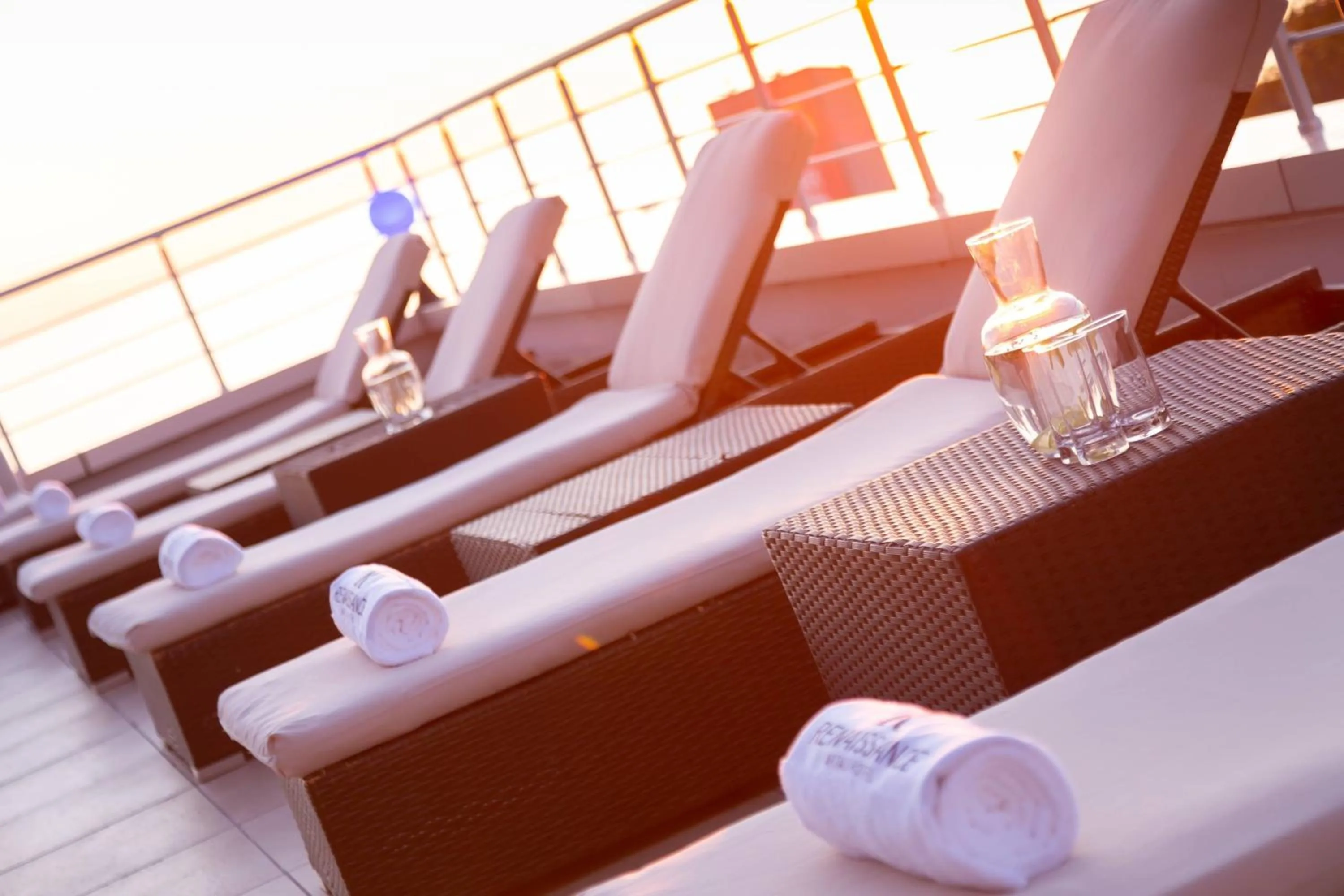 Swimming pool in Renaissance by Sulo