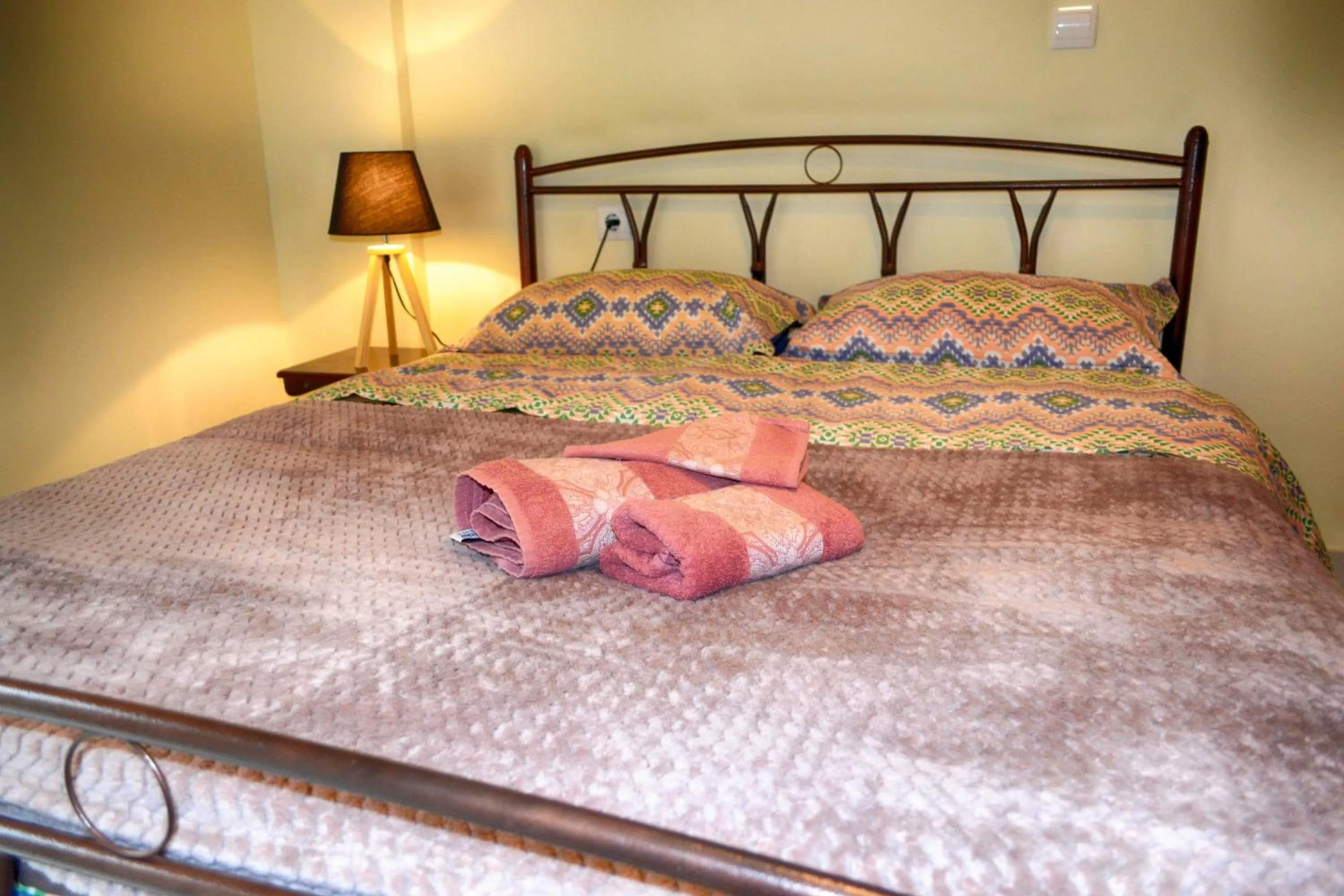 Bed in CENTRAL guest room