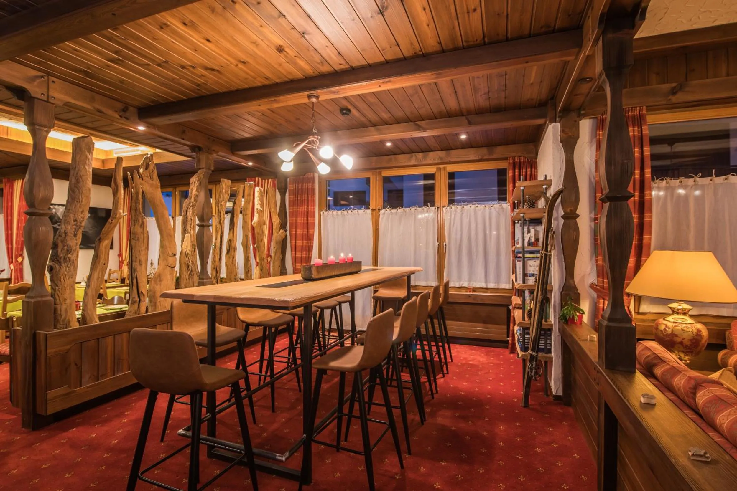 Restaurant/places to eat in BaseCamp Hotel