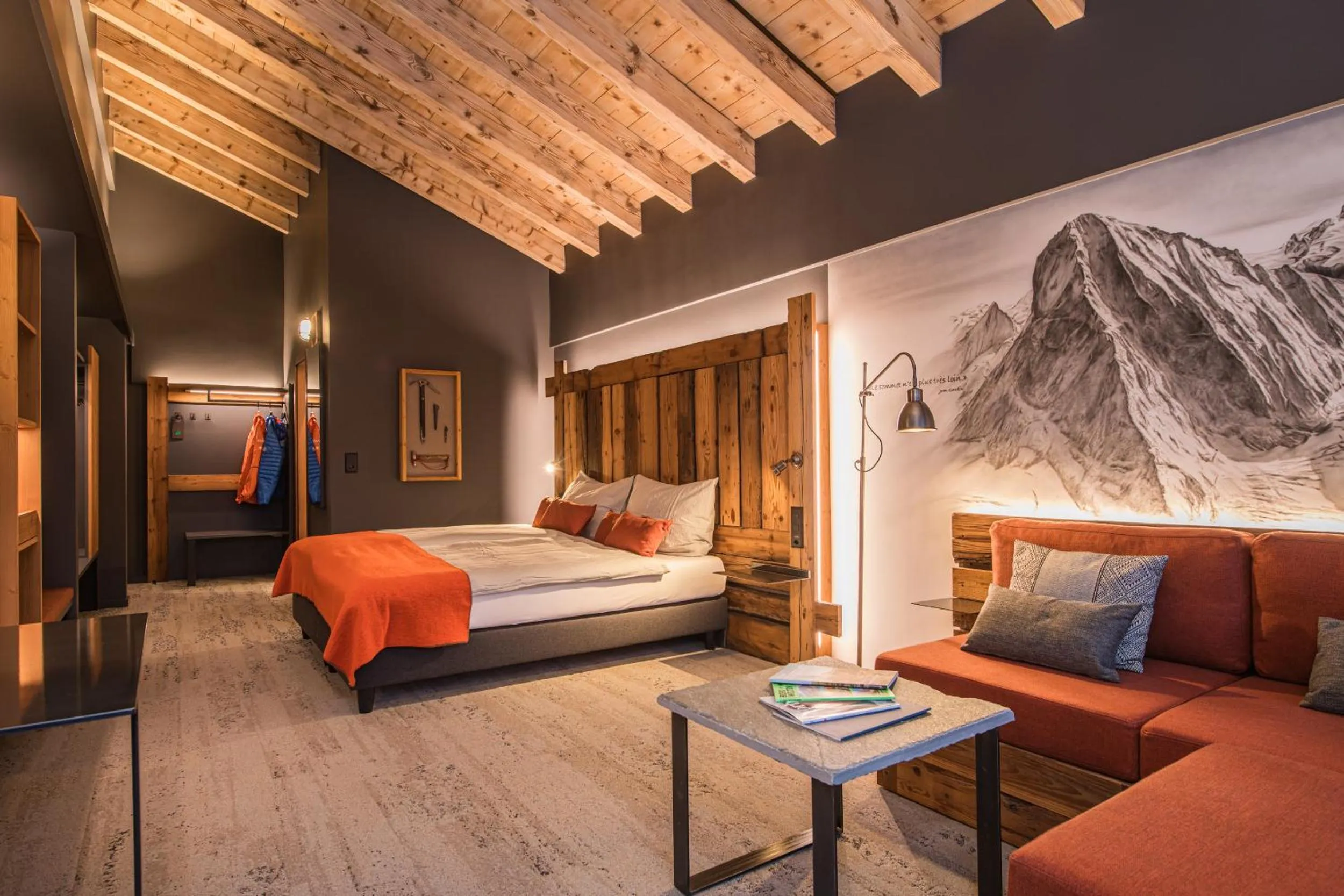 Bedroom, Bed in BaseCamp Hotel