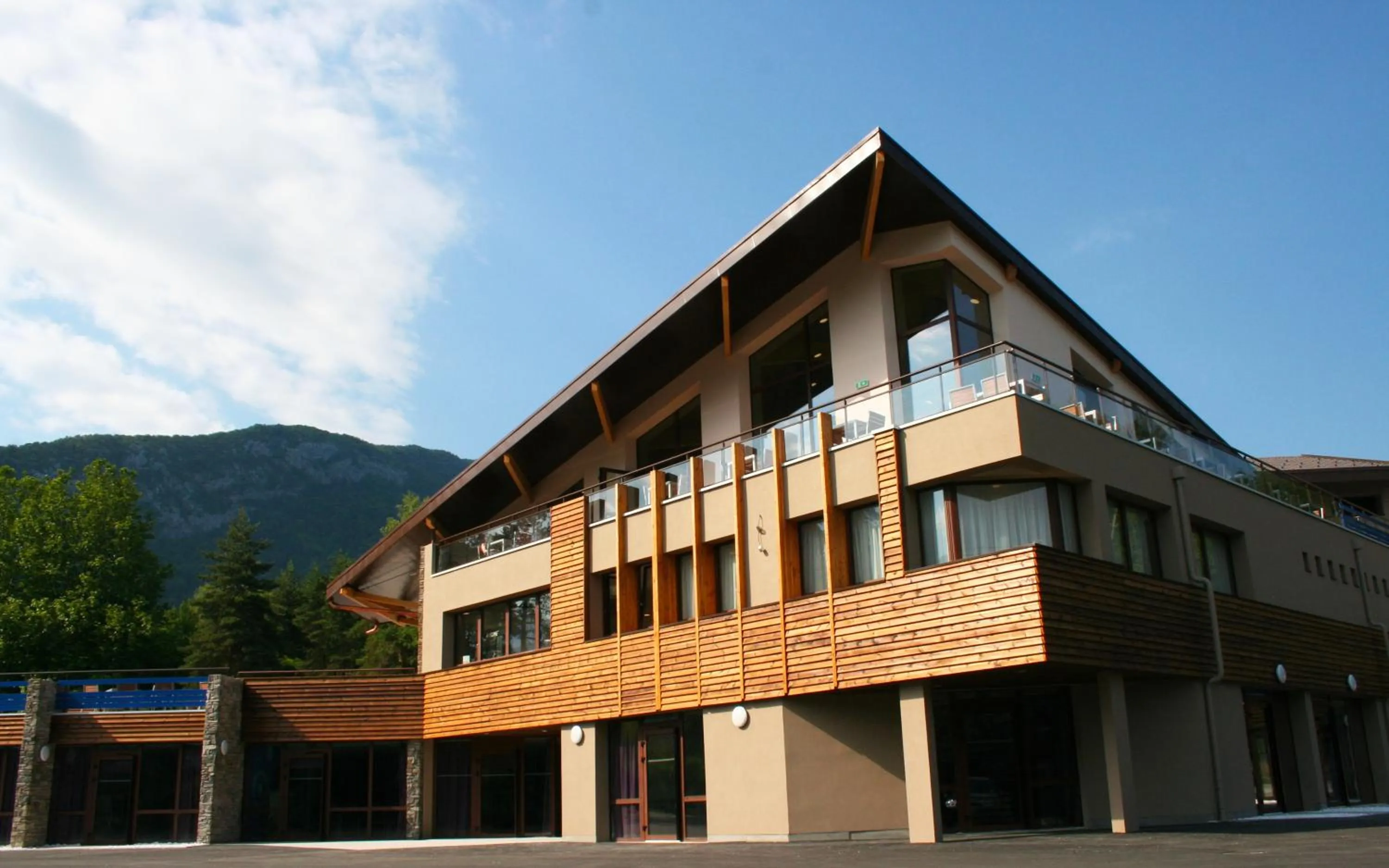Facade/entrance in Le Pré du Lac