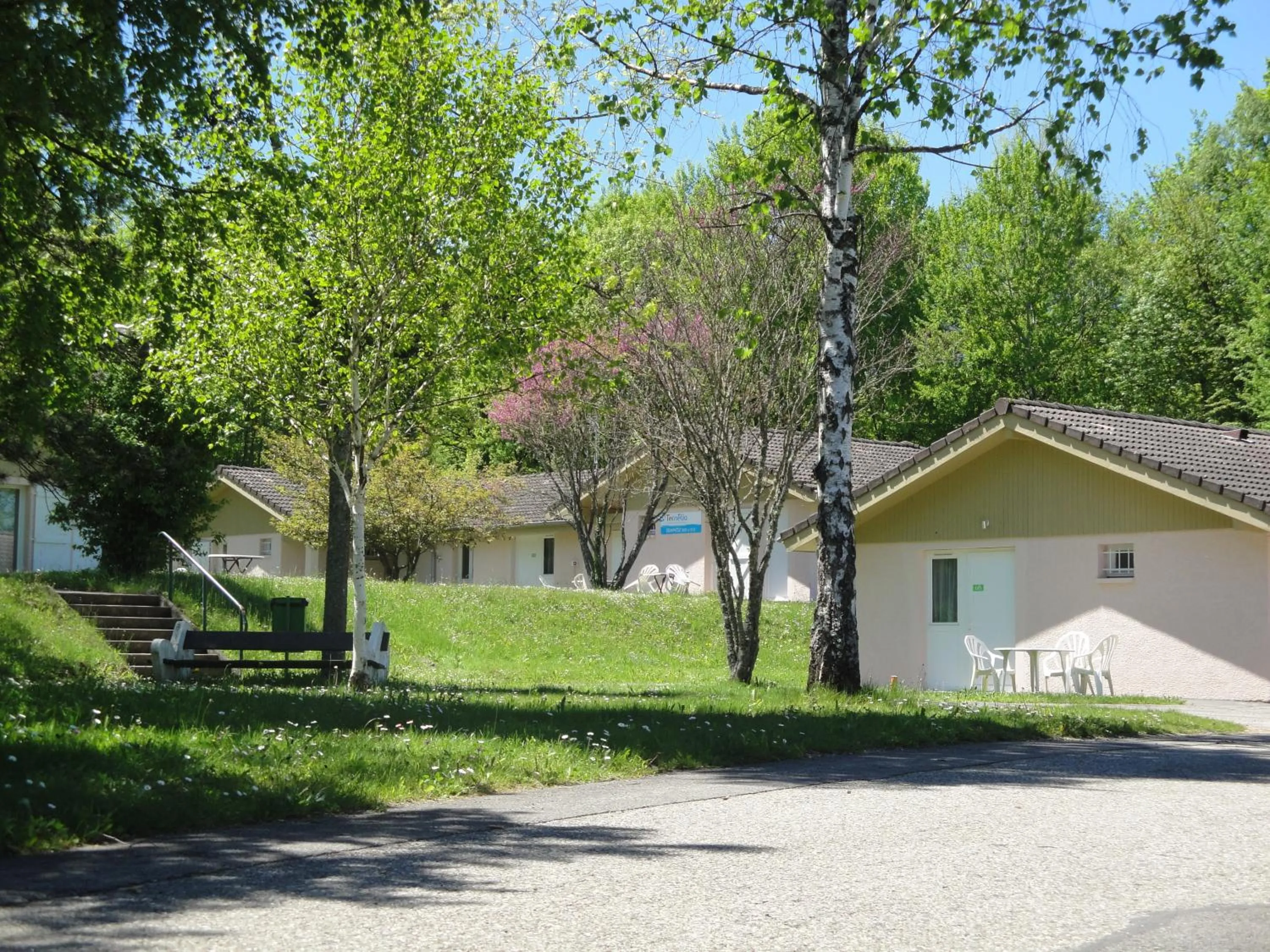 Facade/entrance in Le Pré du Lac