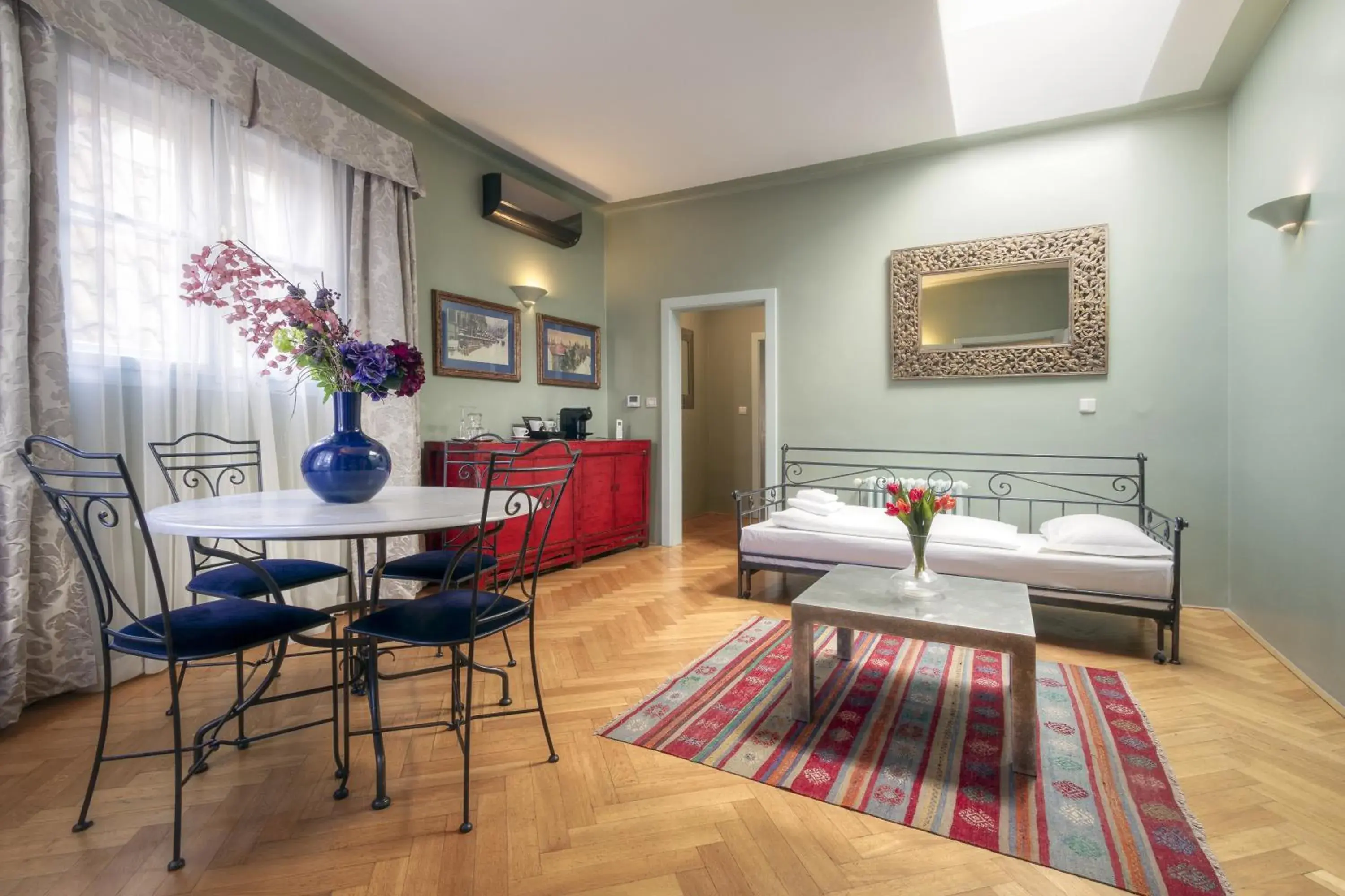 Executive Suite in Black Star Suites Executive Suite in Black Star Suites