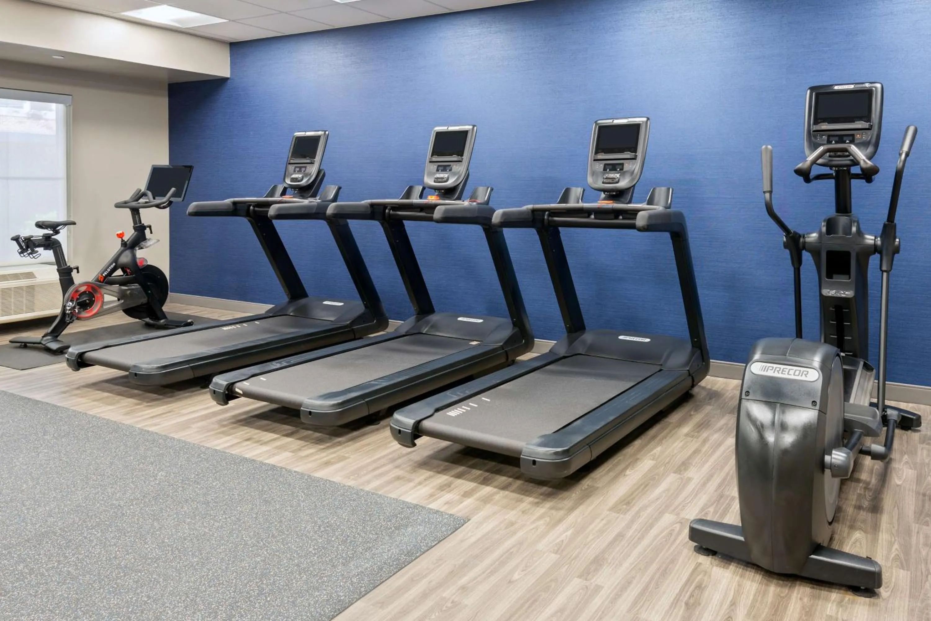 Fitness centre/facilities in Hampton Inn & Suites Charlottesville at the University