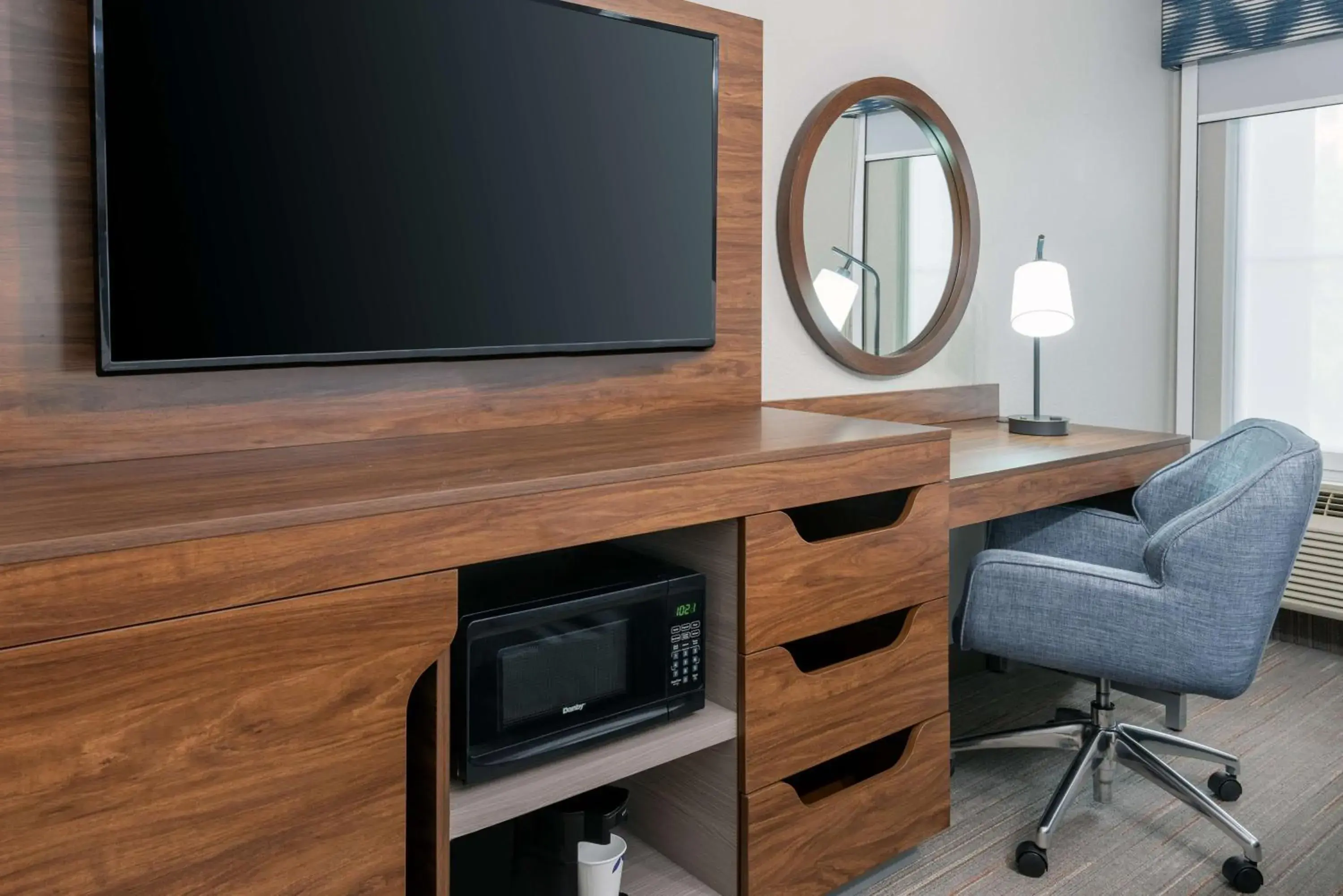 One-Bedroom King Suite with Kitchen - Non-Smoking in Hampton Inn & Suites Charlottesville at the University One-Bedroom King Suite with Kitchen - Non-Smoking in Hampton Inn & Suites Charlottesville at the University