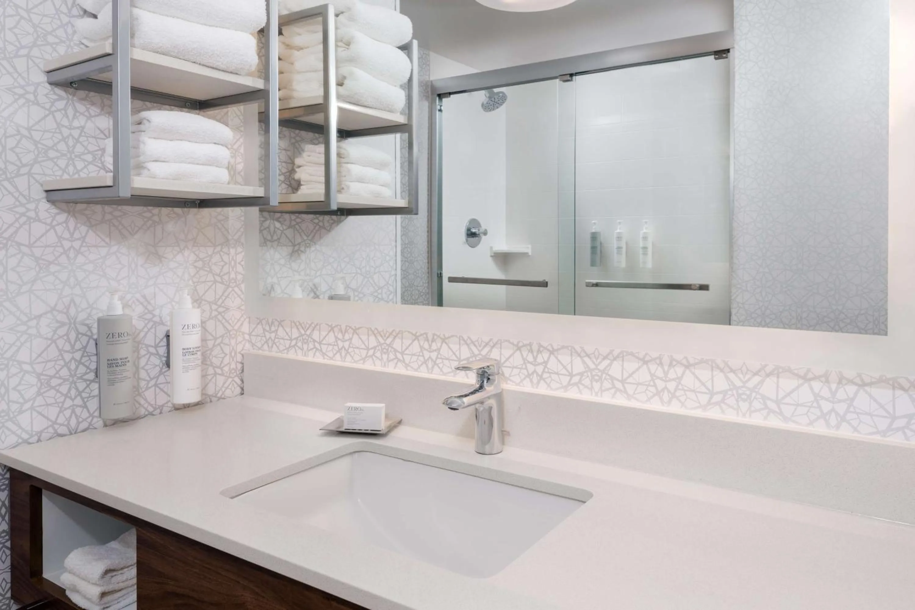 Bathroom in Hampton Inn & Suites Charlottesville at the University