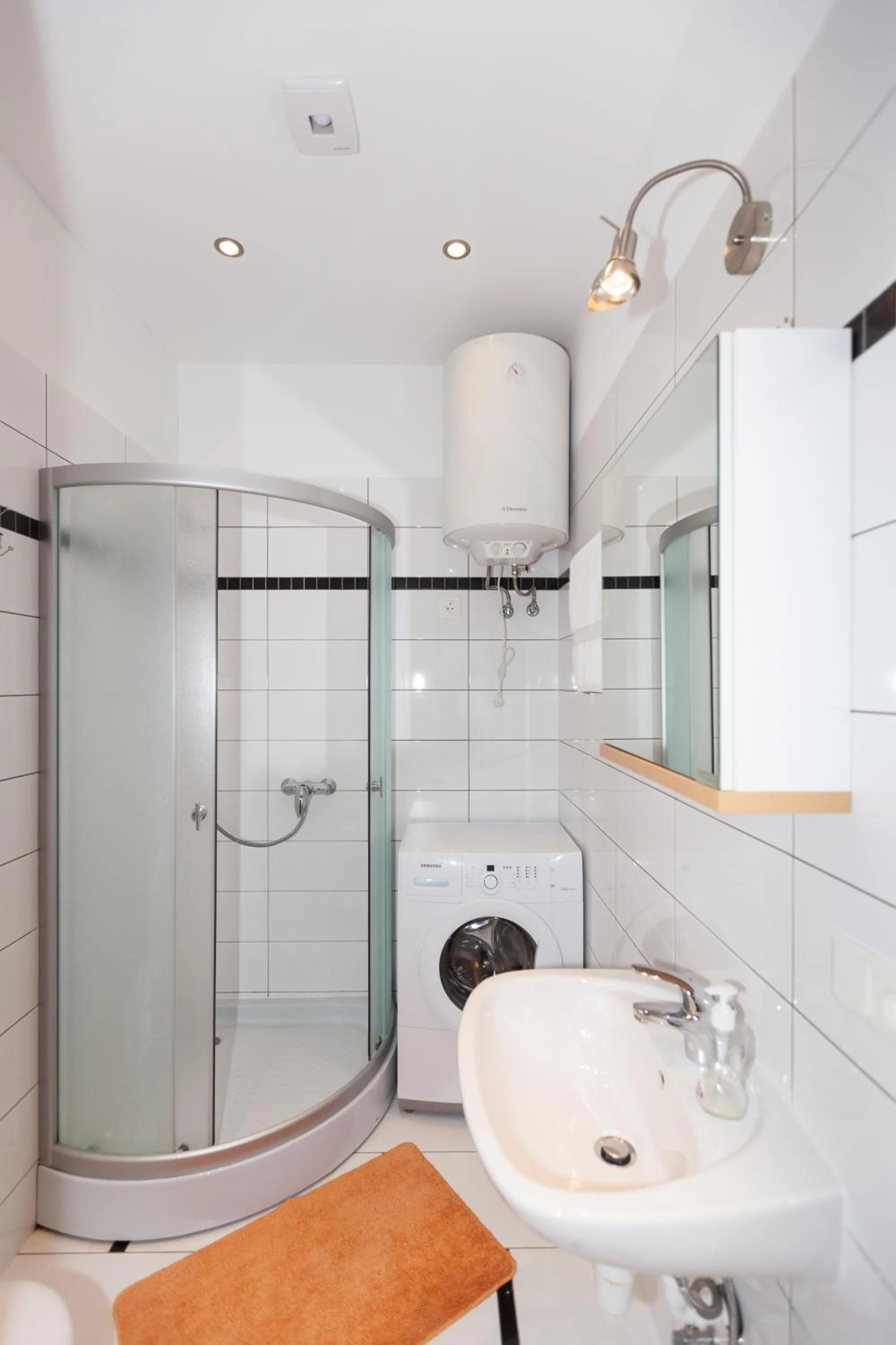 Shower in Amber Coast & Sea