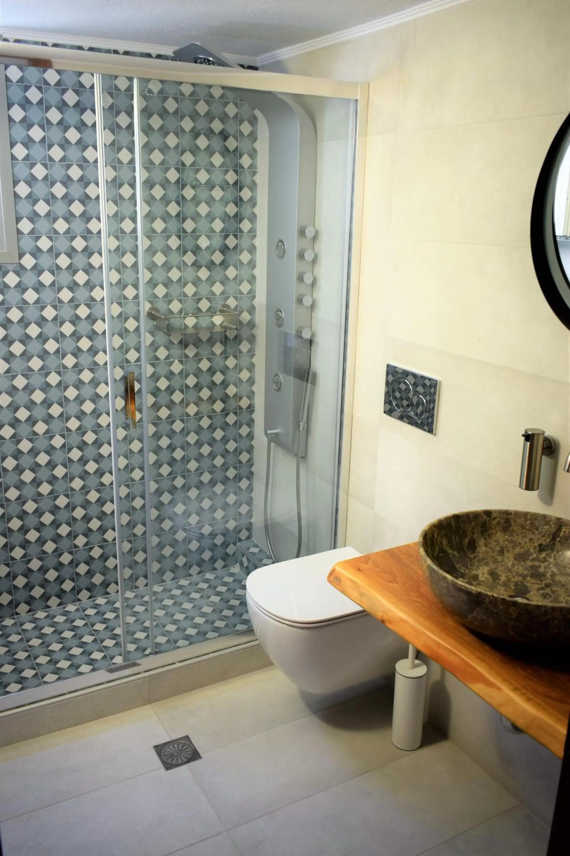 Naxos Illusion Nikos Verikokos