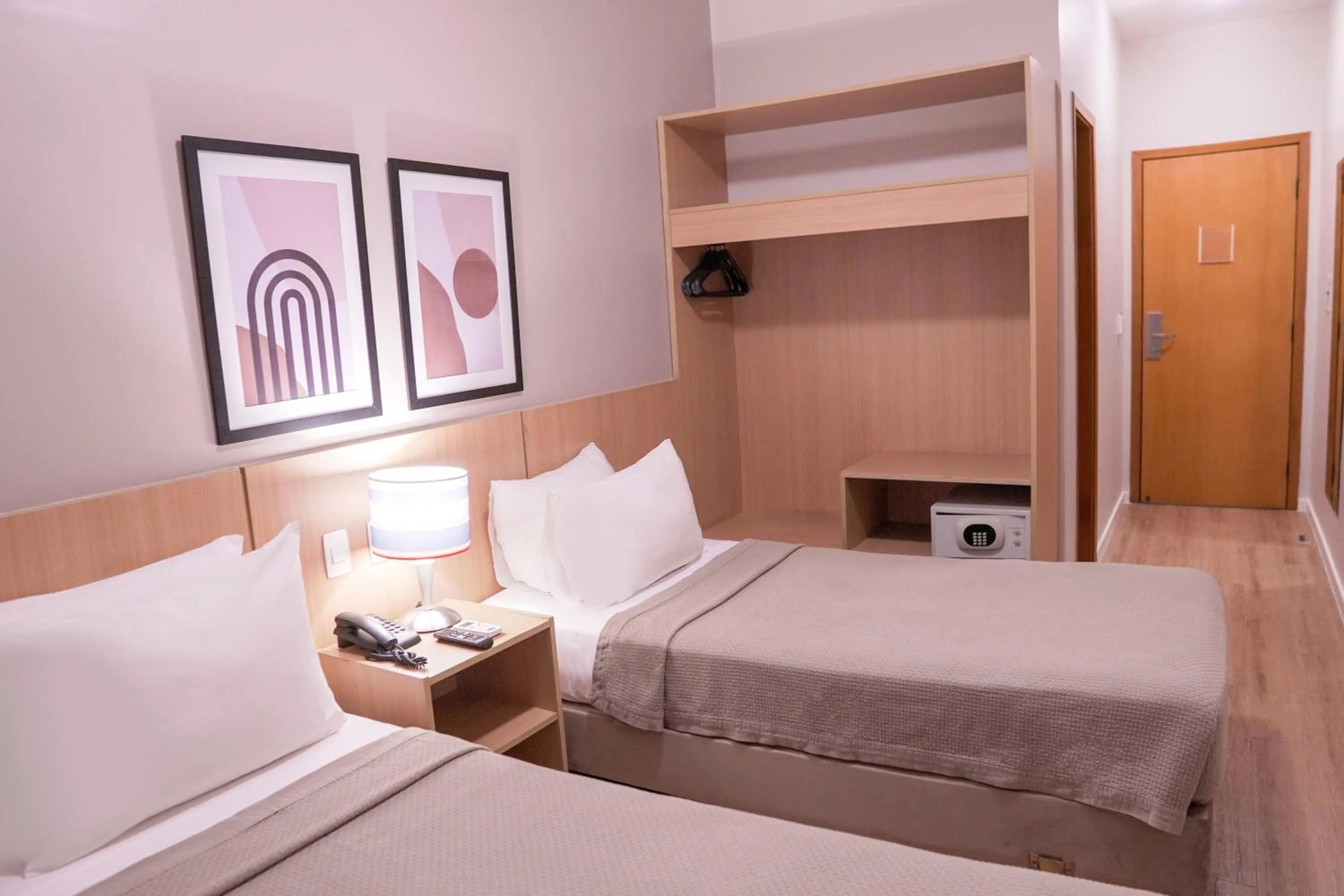 Bedroom, Bed in Castelo Inn Hotel