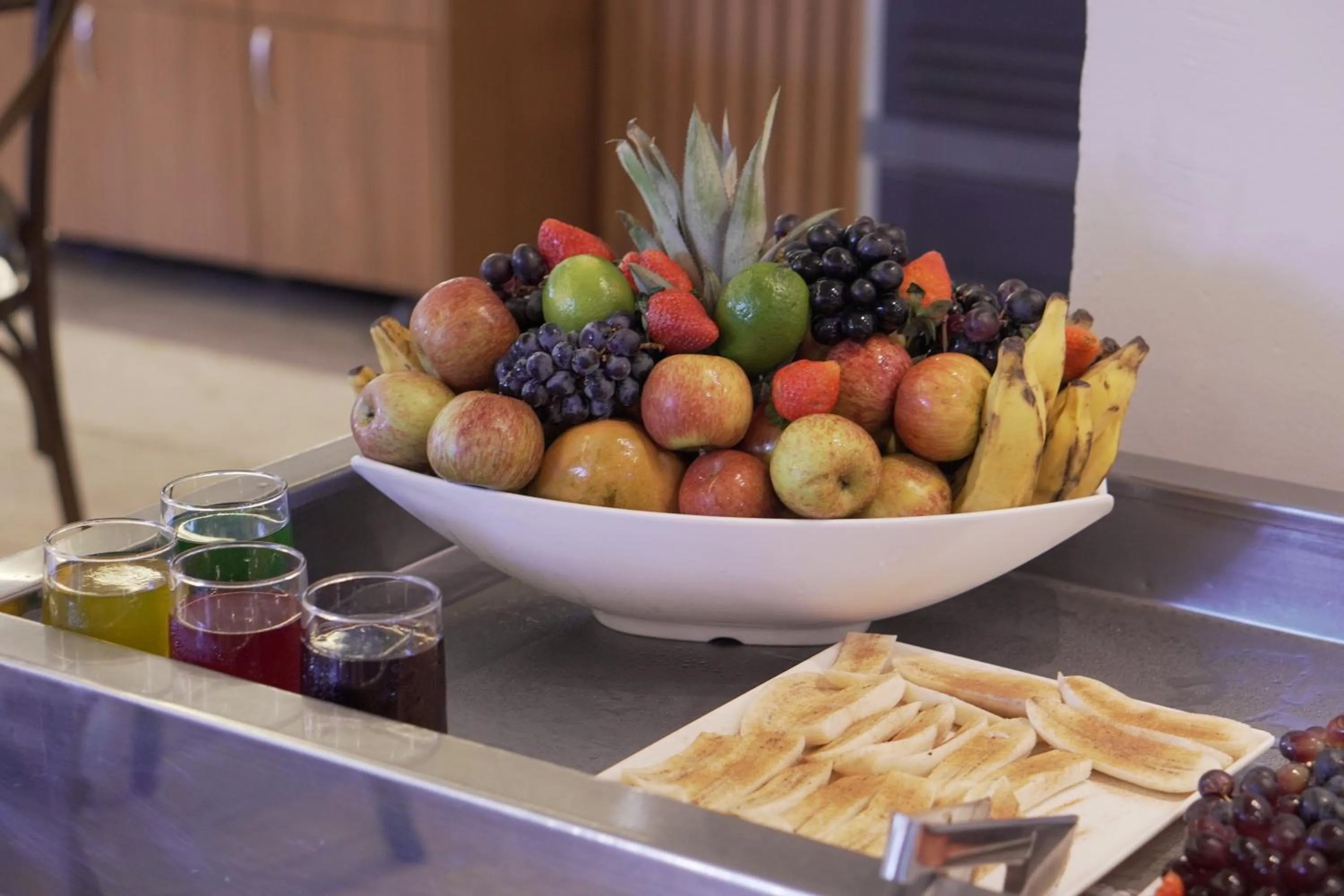 Buffet breakfast in Castelo Inn Hotel