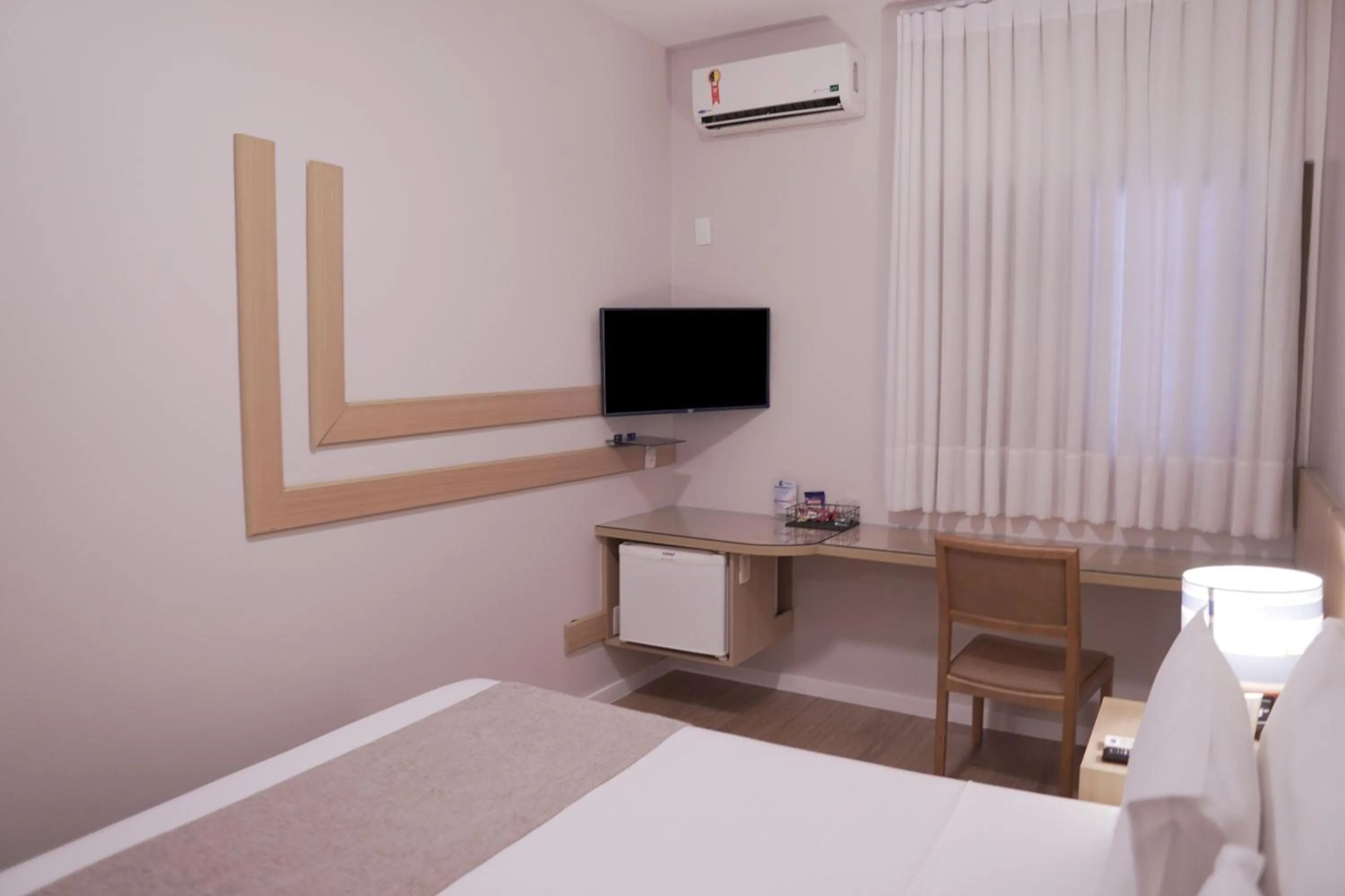 Bedroom, Bed in Castelo Inn Hotel