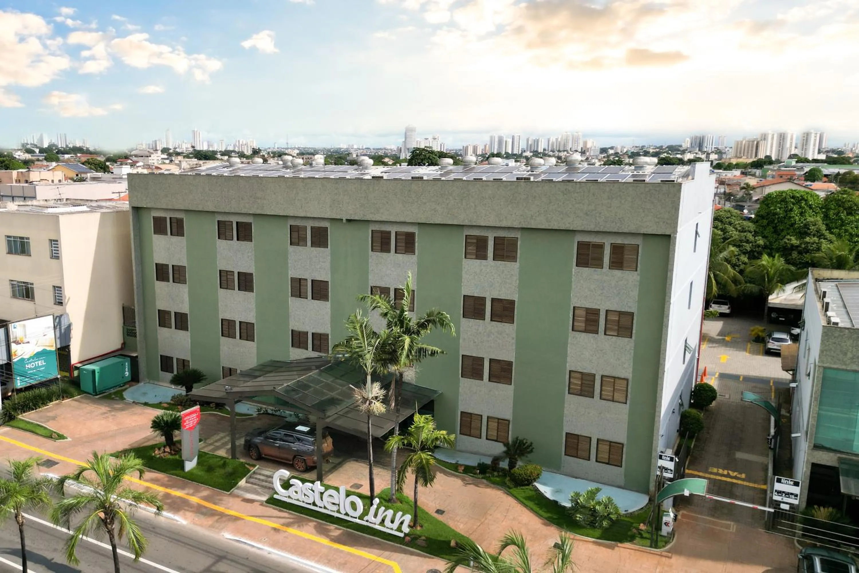 Facade/entrance in Castelo Inn Hotel