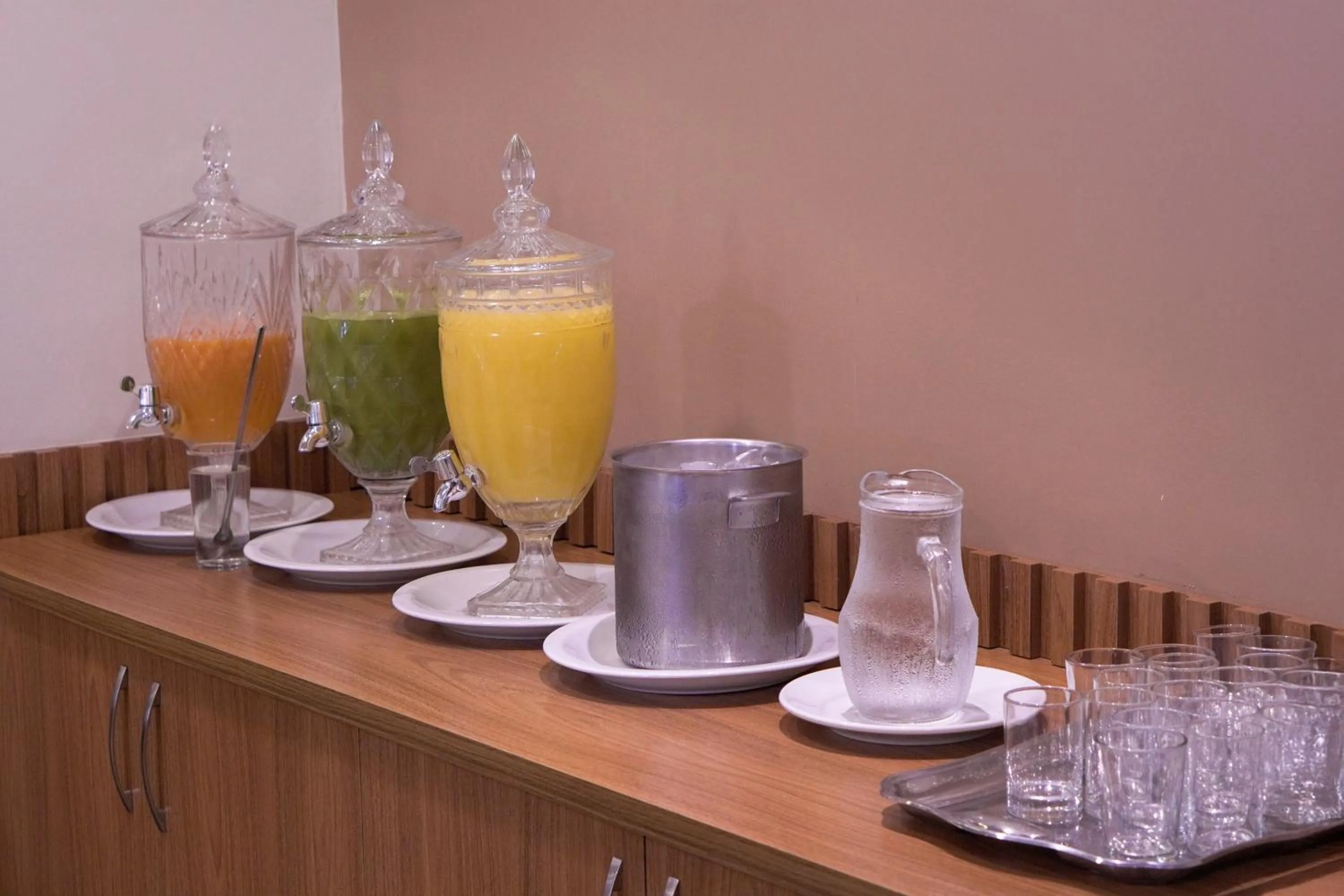 Buffet breakfast in Castelo Inn Hotel