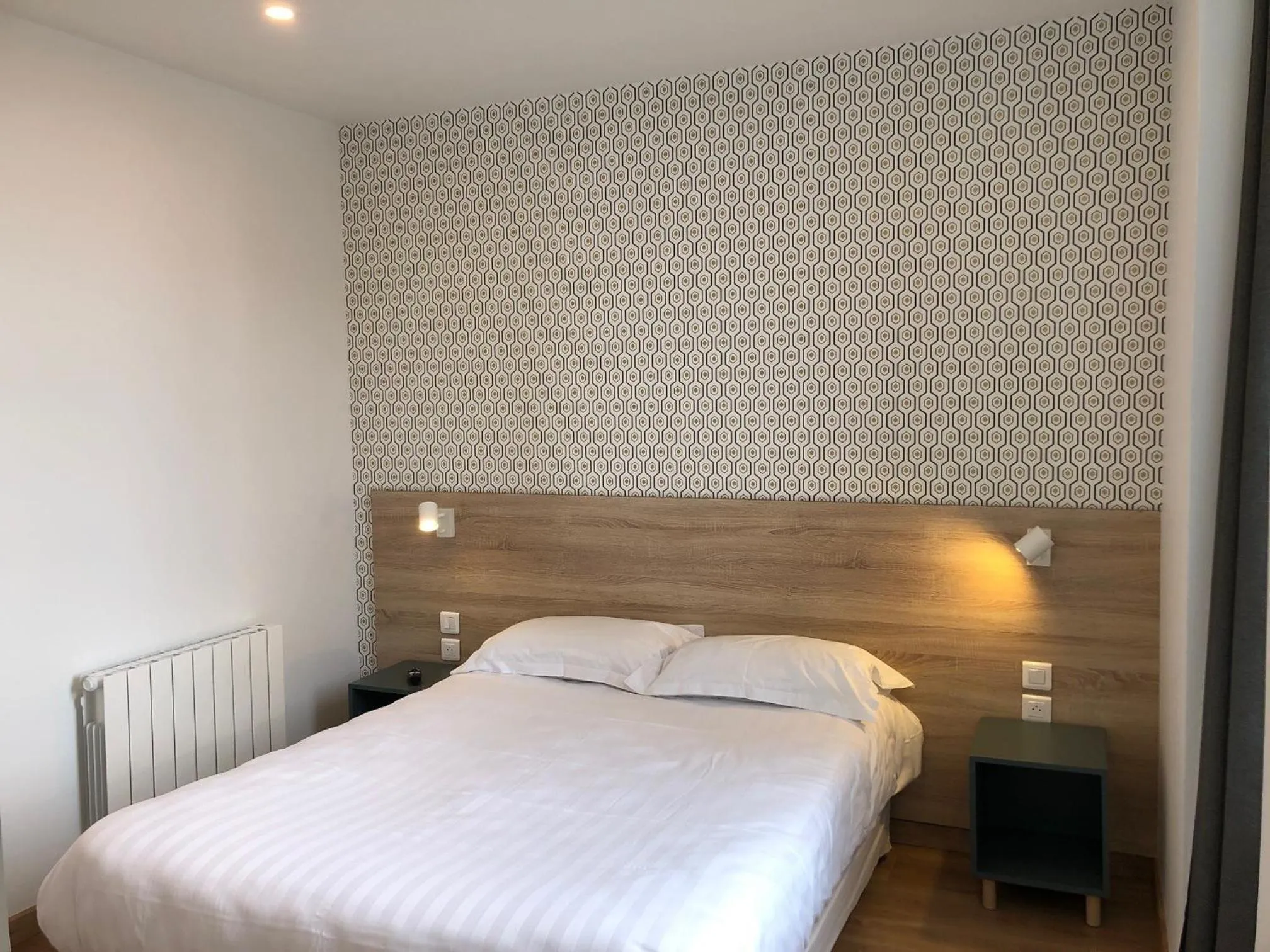 Bed in Hôtel Océan Dinan