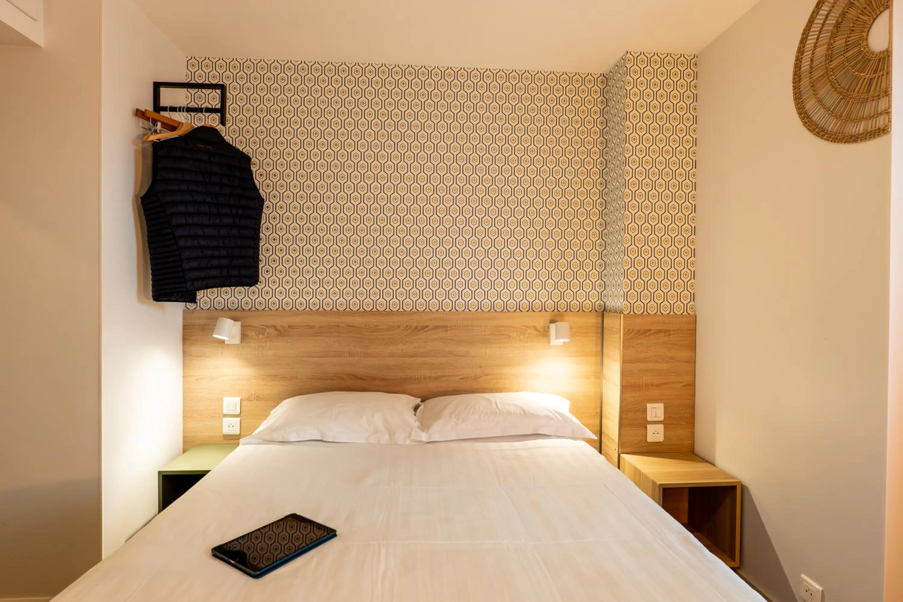 Bedroom, Bed in Hôtel Océan Dinan