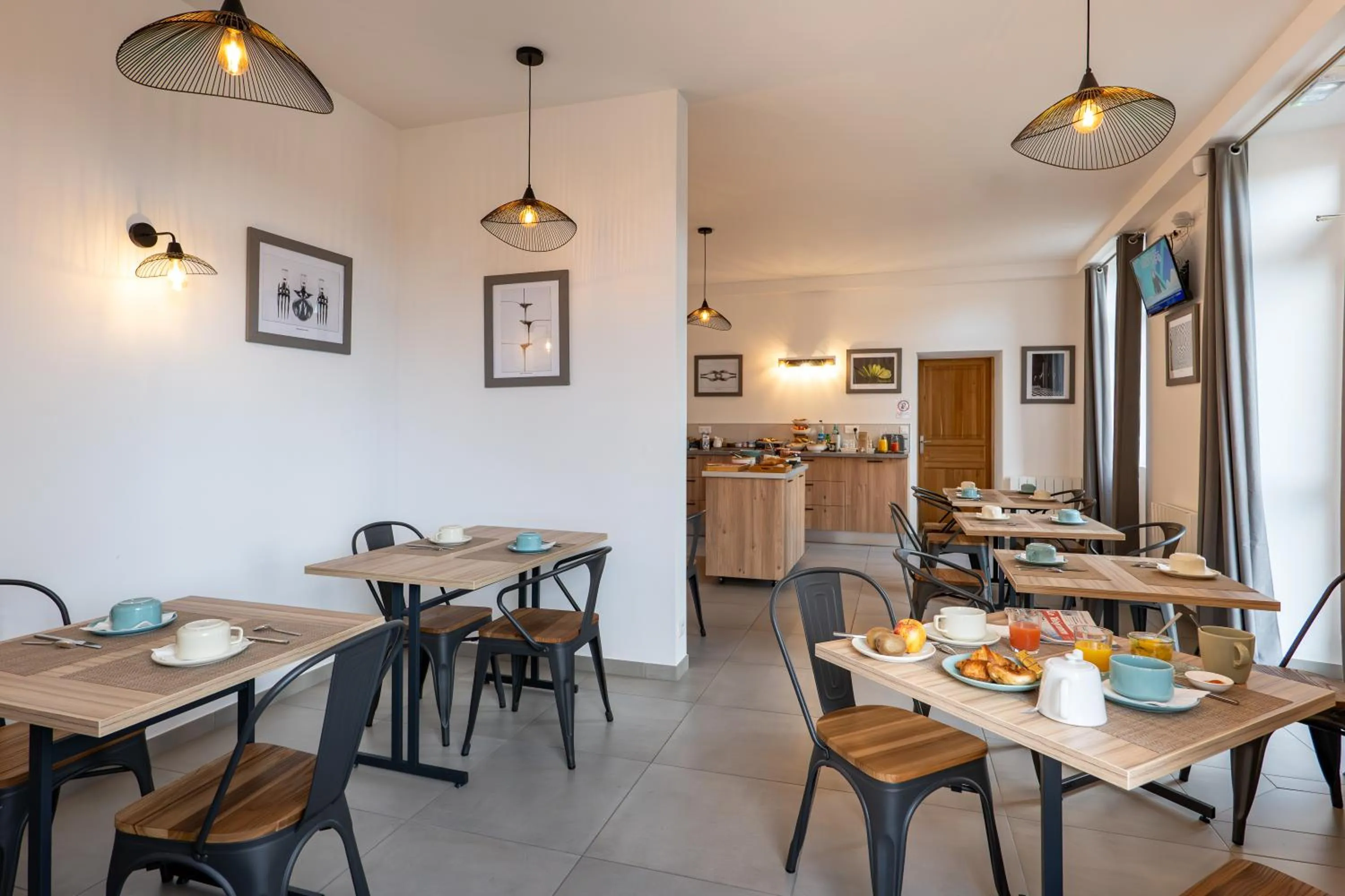 Breakfast in Hôtel Océan Dinan