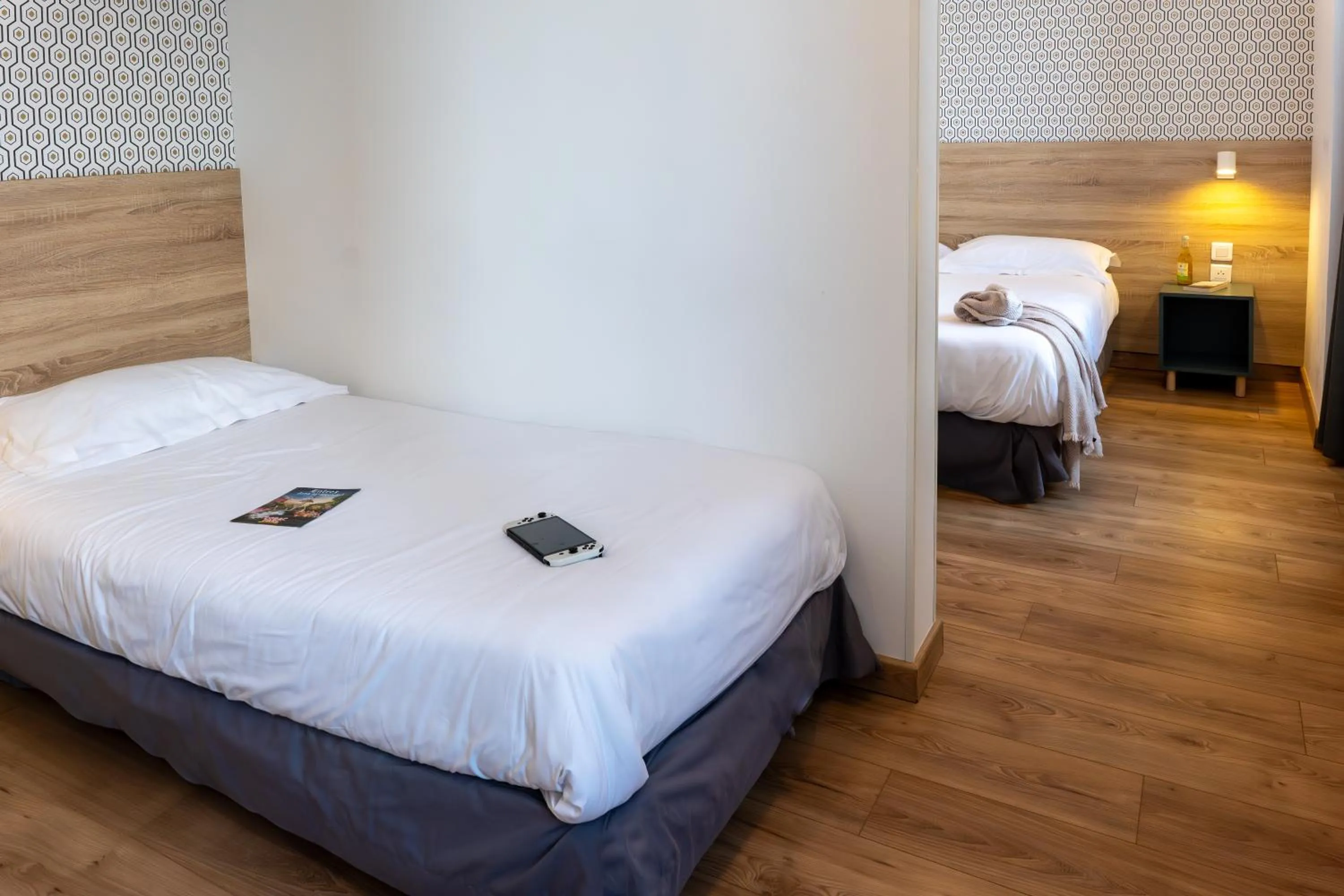 Bedroom, Bed in Hôtel Océan Dinan