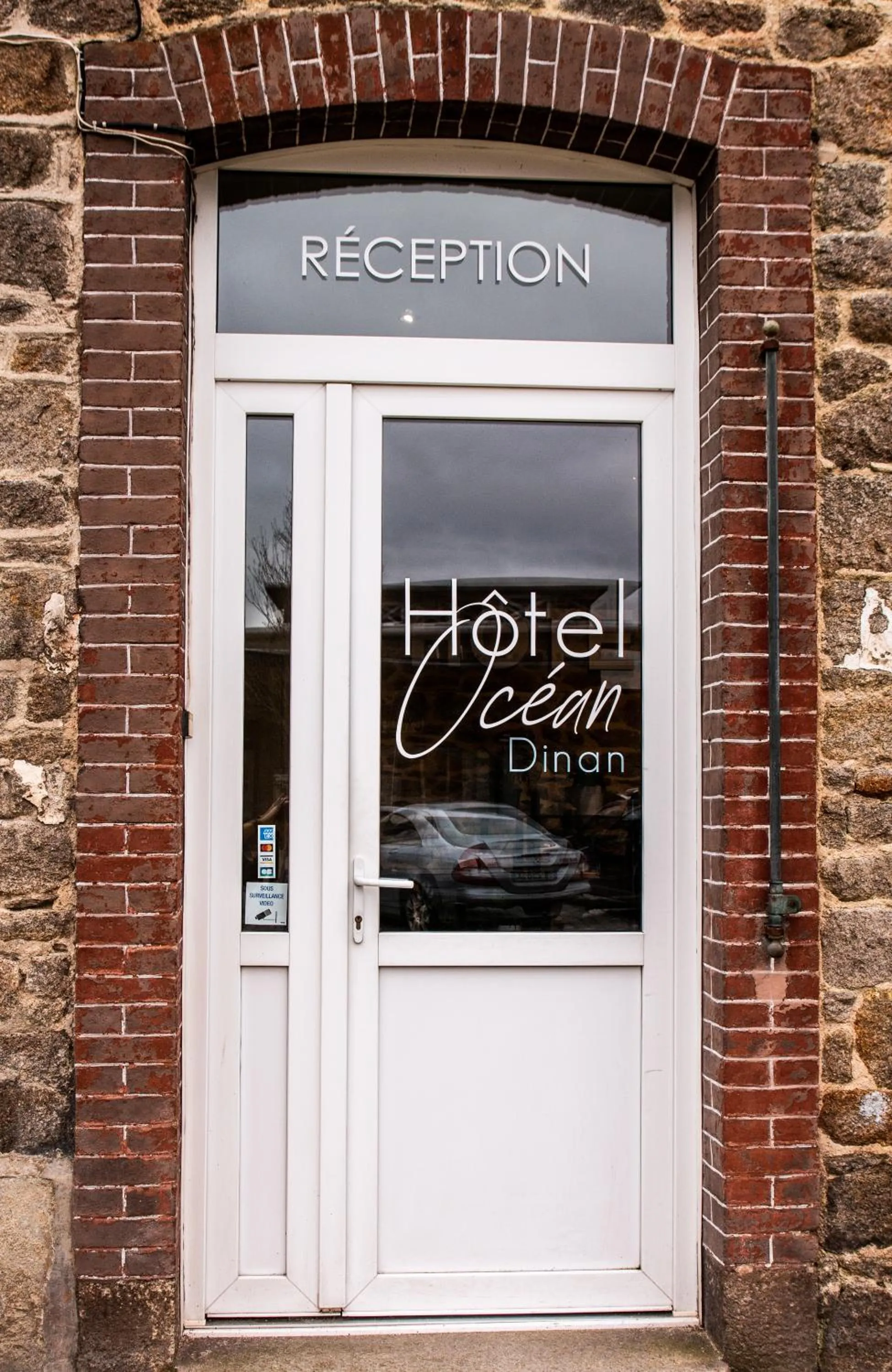 Facade/entrance in Hôtel Océan Dinan