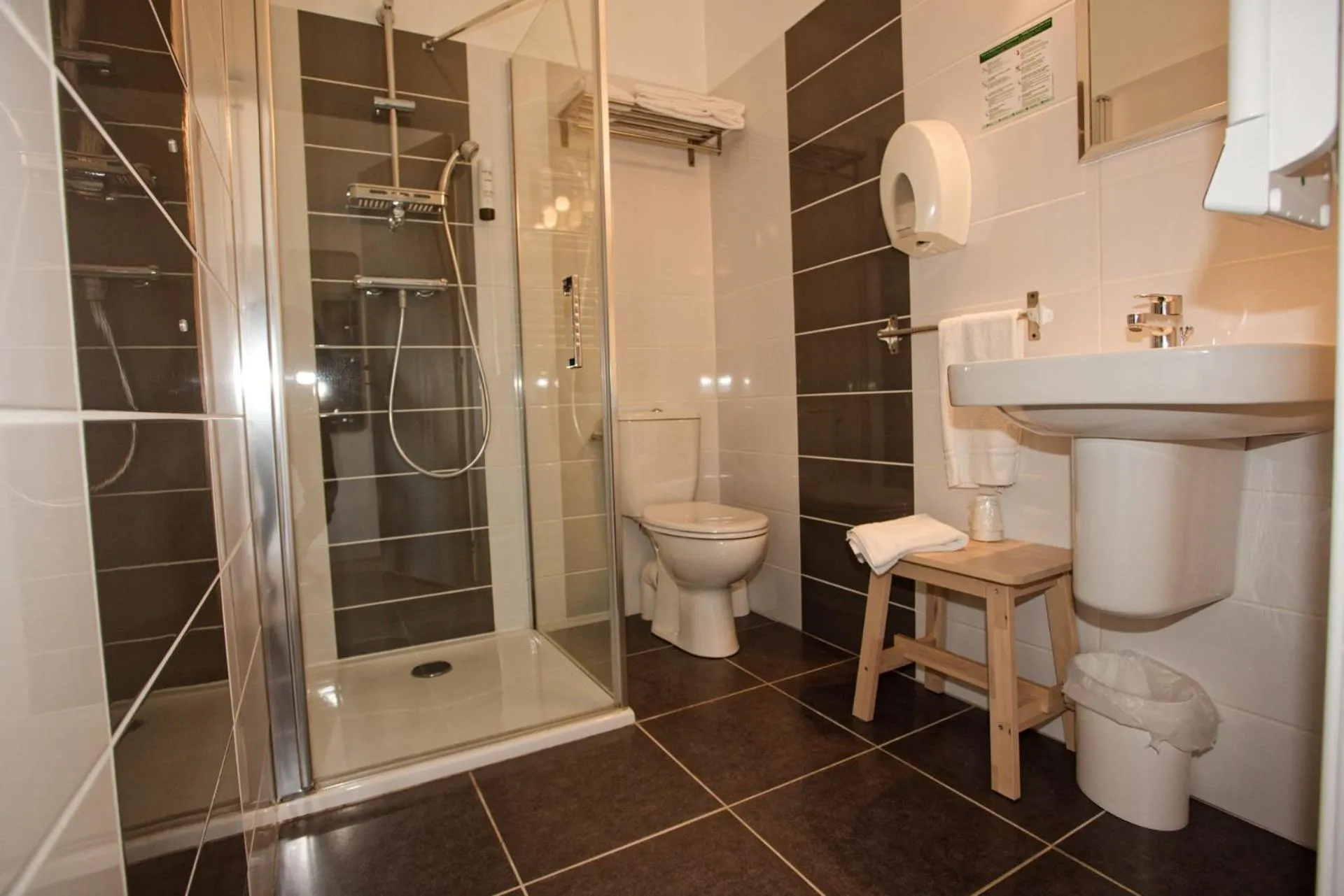 Bathroom in Hôtel Océan Dinan