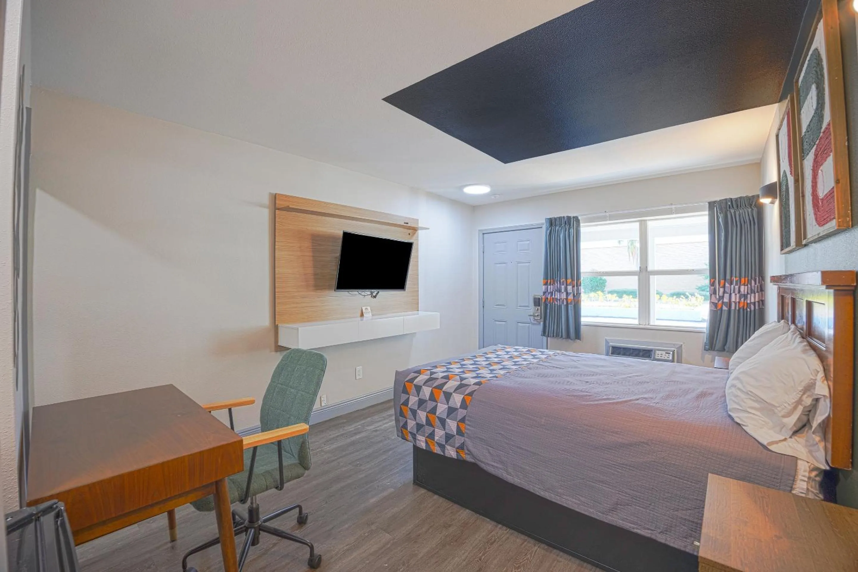 Bedroom, Bed in Sunrise Inn by OYO Titusville FL