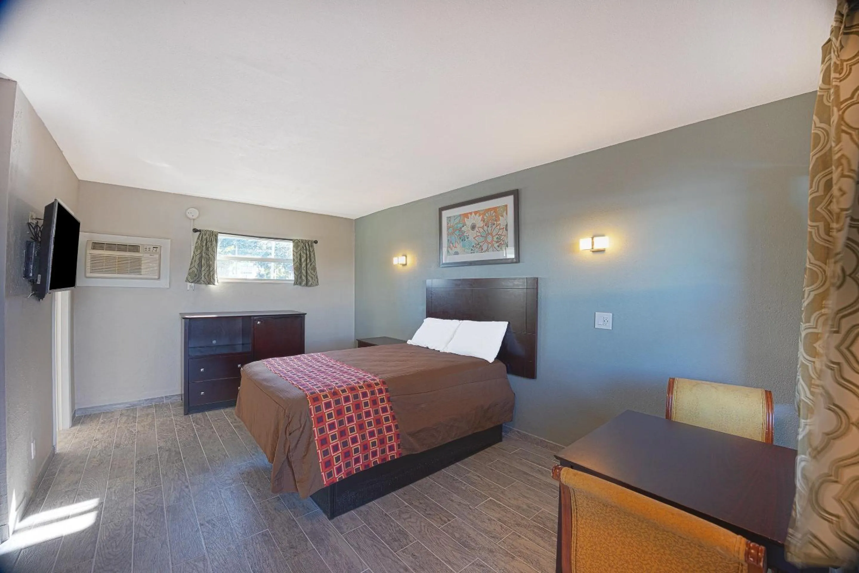 Bedroom, Bed in Sunrise Inn by OYO Titusville FL