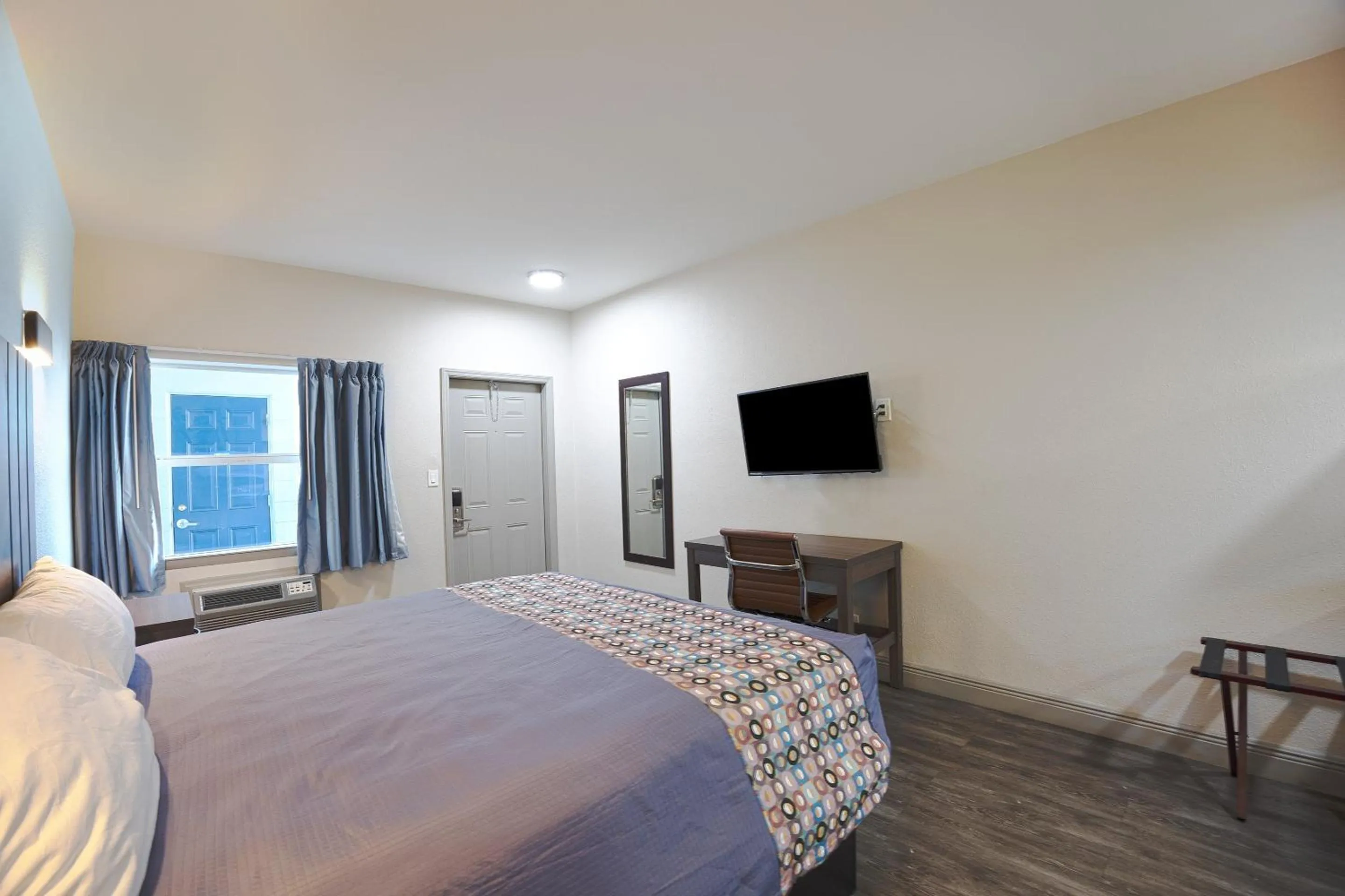 Bedroom, Bed in Sunrise Inn by OYO Titusville FL