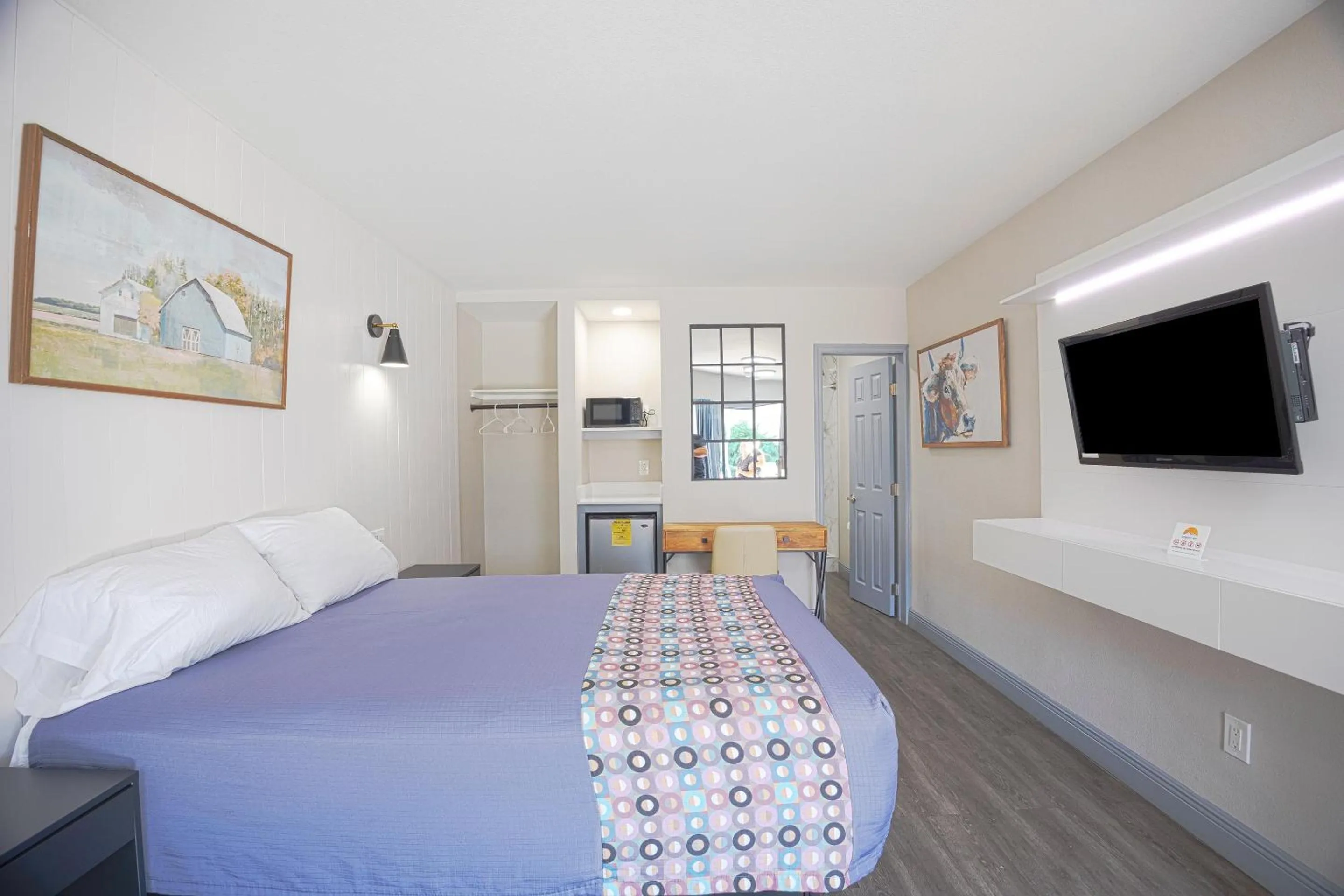 Bedroom, Bed in Sunrise Inn by OYO Titusville FL