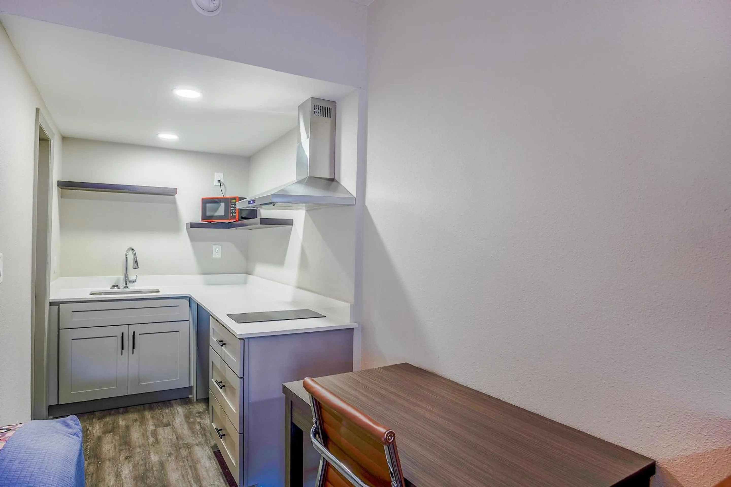 Bedroom in Sunrise Inn by OYO Titusville FL