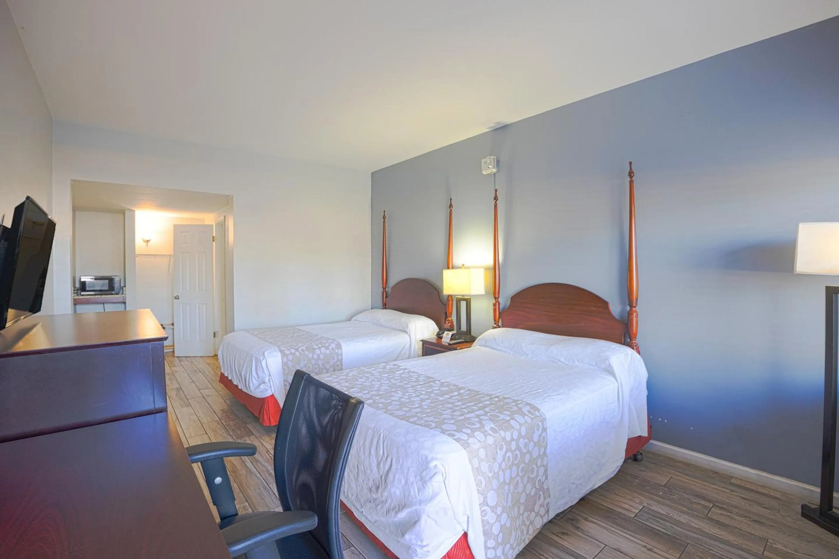 Bedroom, Bed in Sunrise Inn by OYO Titusville FL