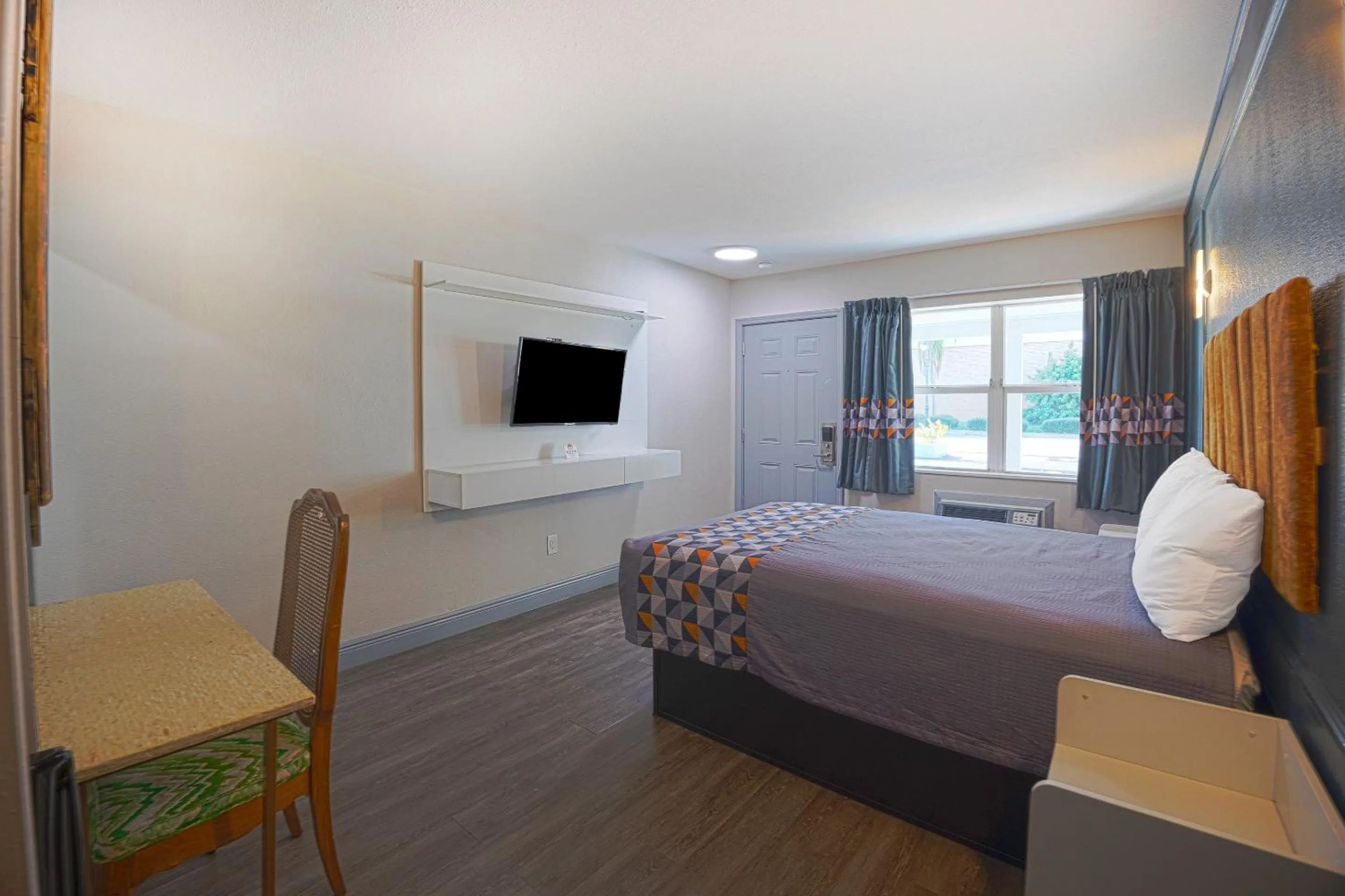 Bedroom, Bed in Sunrise Inn by OYO Titusville FL