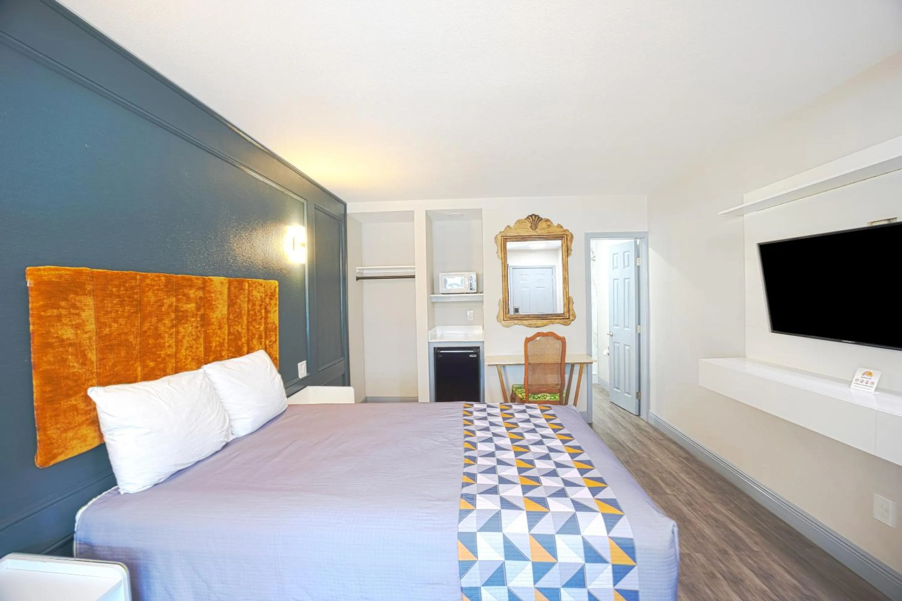 Bedroom, Bed in Sunrise Inn by OYO Titusville FL