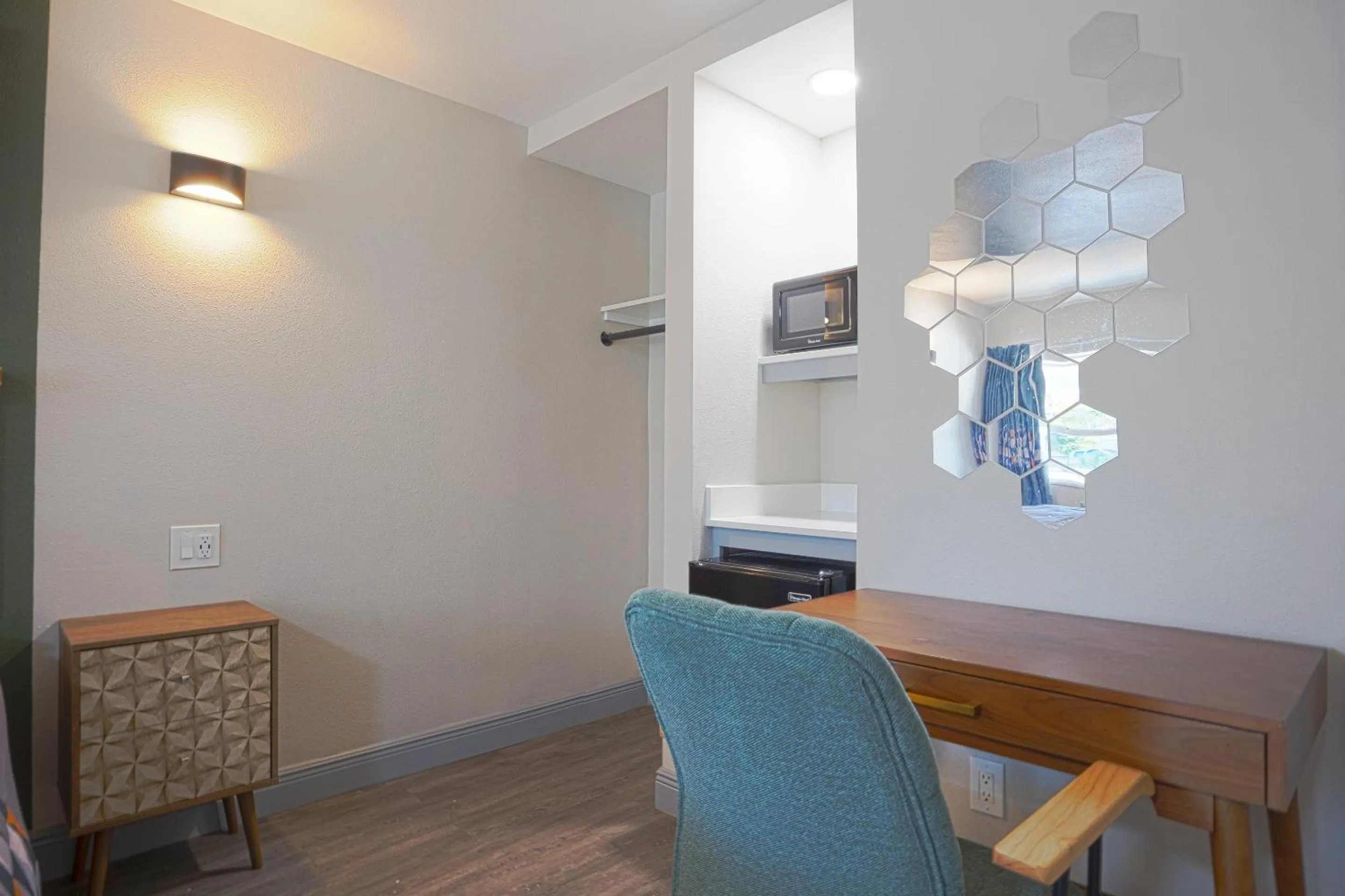 Bedroom in Sunrise Inn by OYO Titusville FL