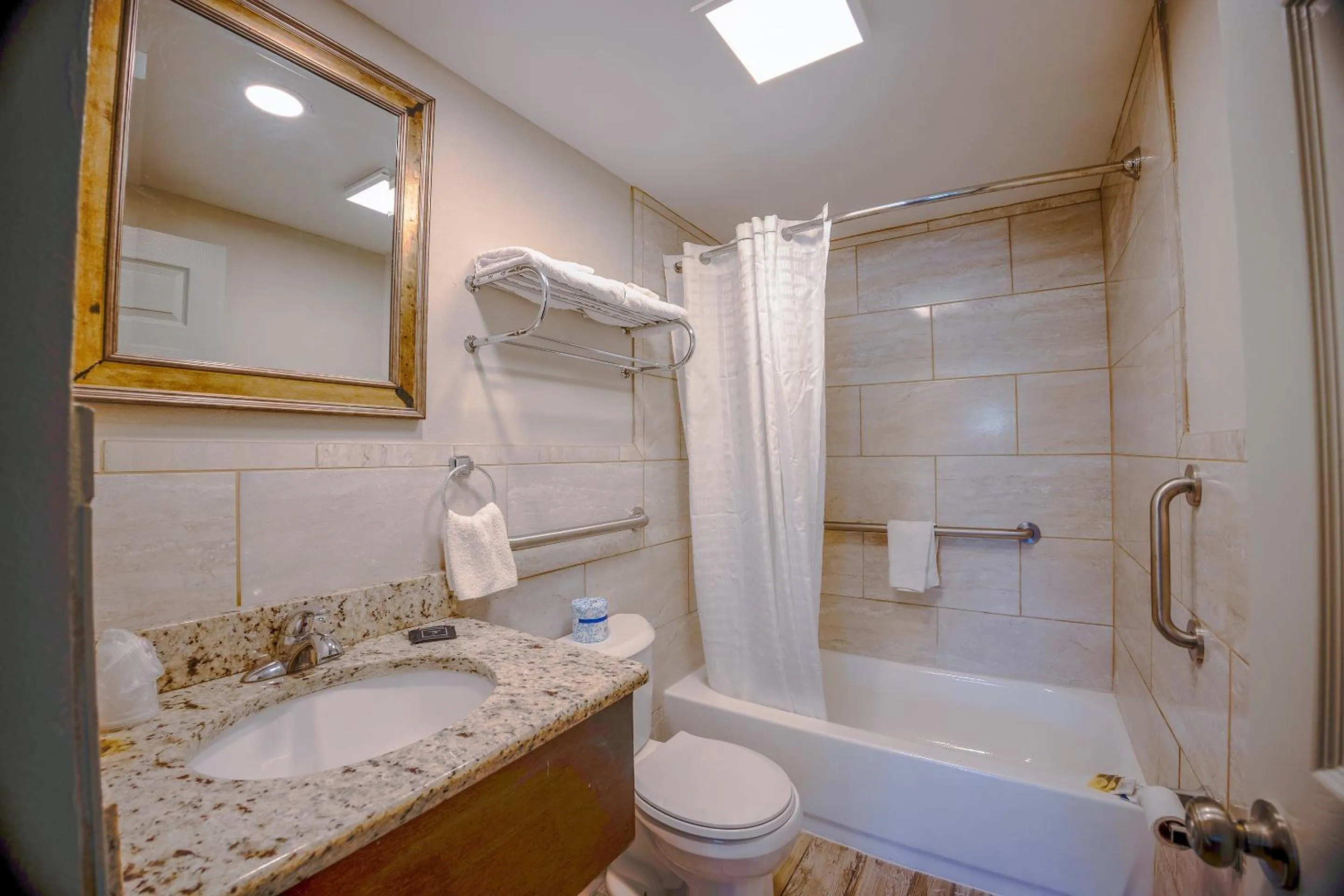 Bathroom in Sunrise Inn by OYO Titusville FL