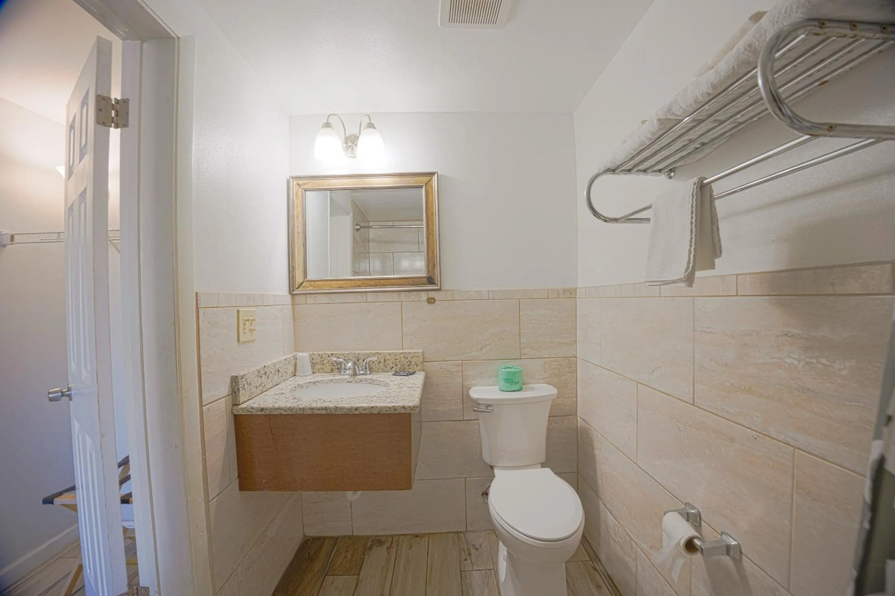 Bathroom in Sunrise Inn by OYO Titusville FL