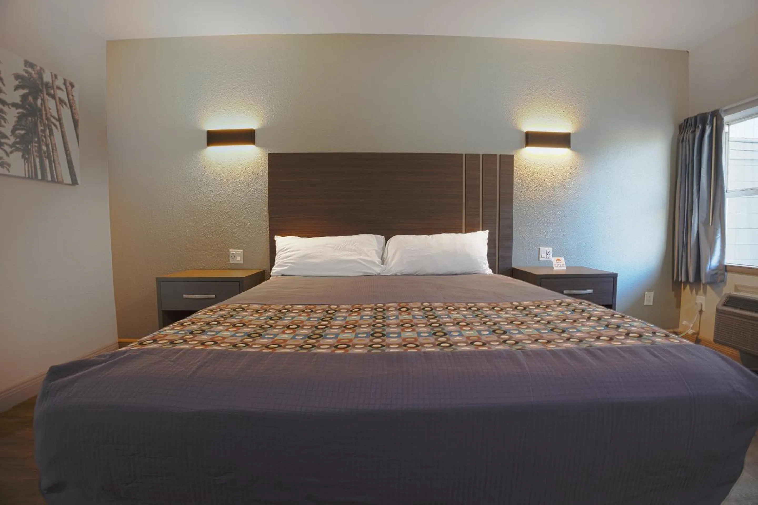 Bedroom, Bed in Sunrise Inn by OYO Titusville FL