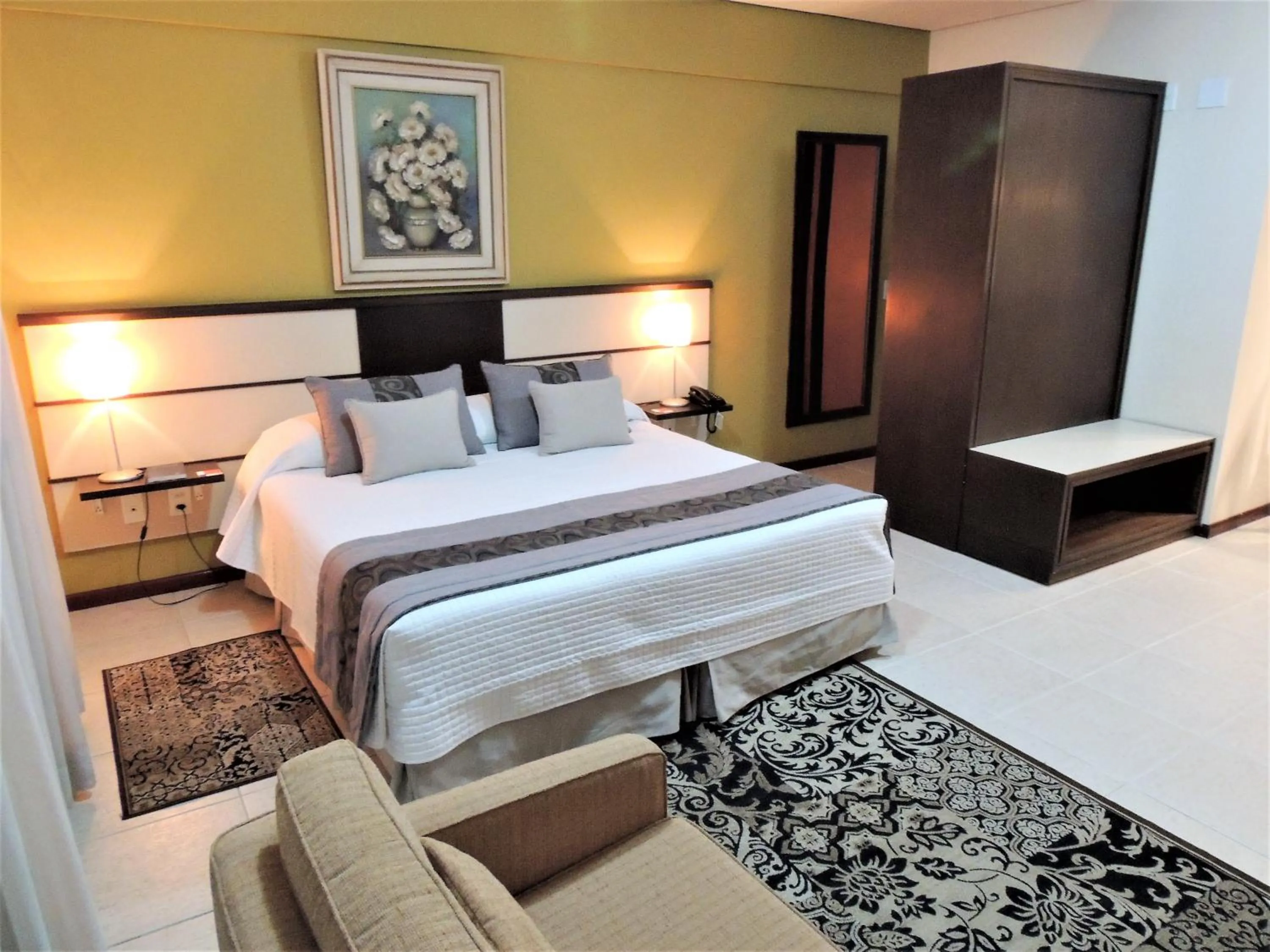 Bed in Mondrian Suite Hotel